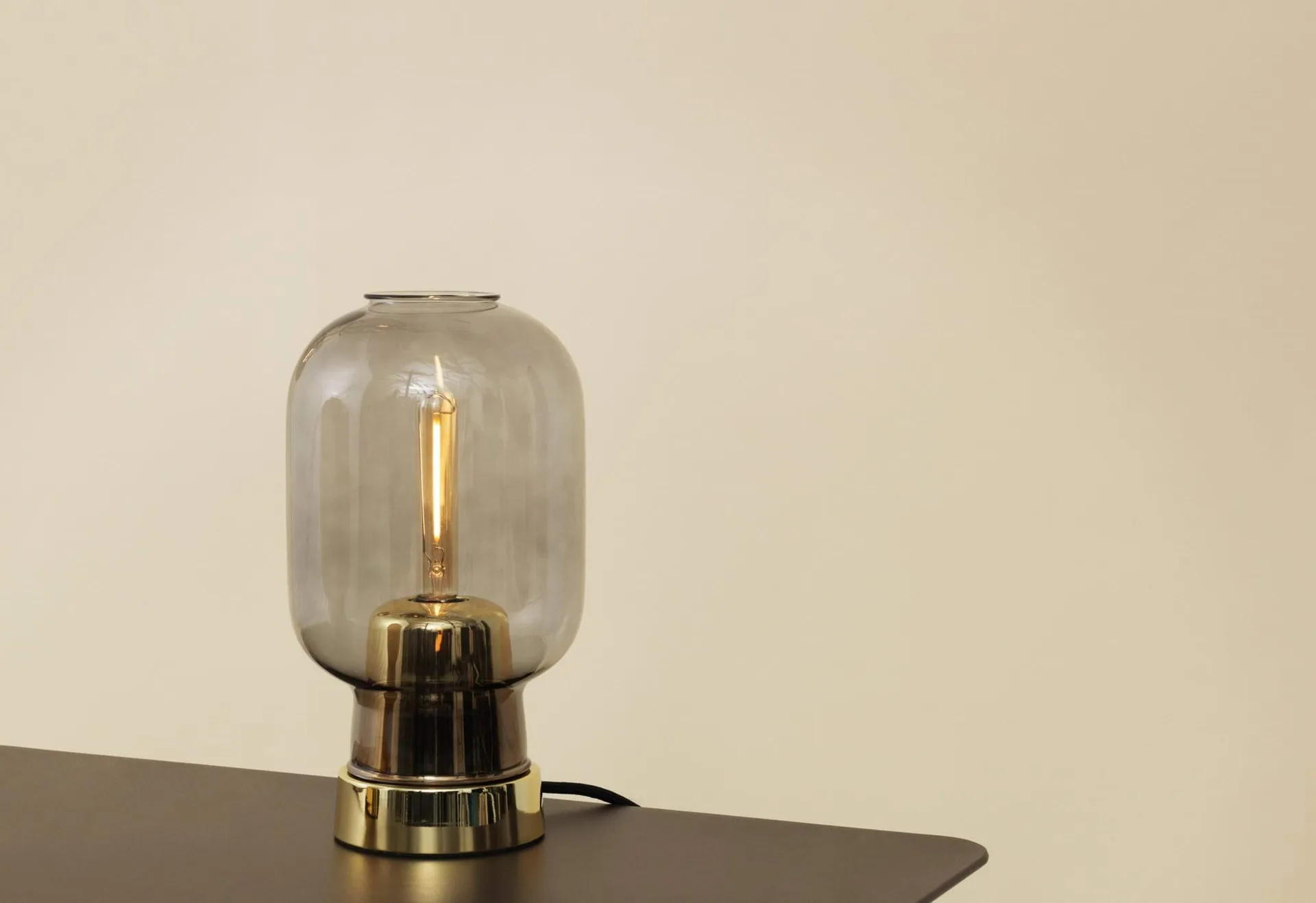 Amp table lamp, gre-brass Normann Copenhagen
