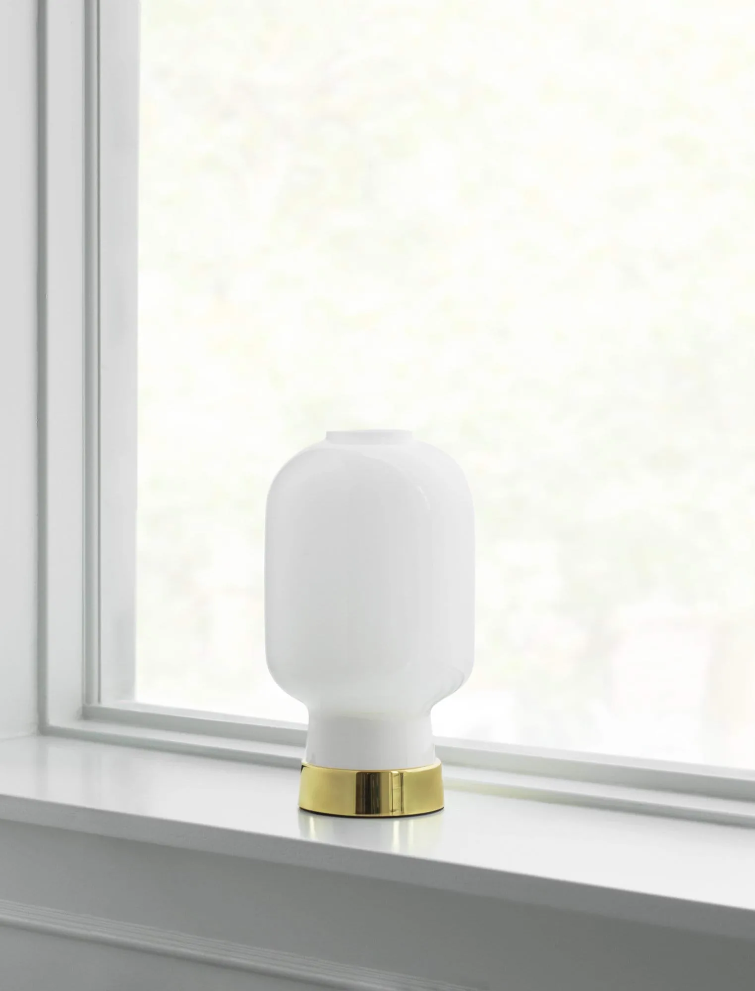 Amp table lamp, white-brass Normann Copenhagen