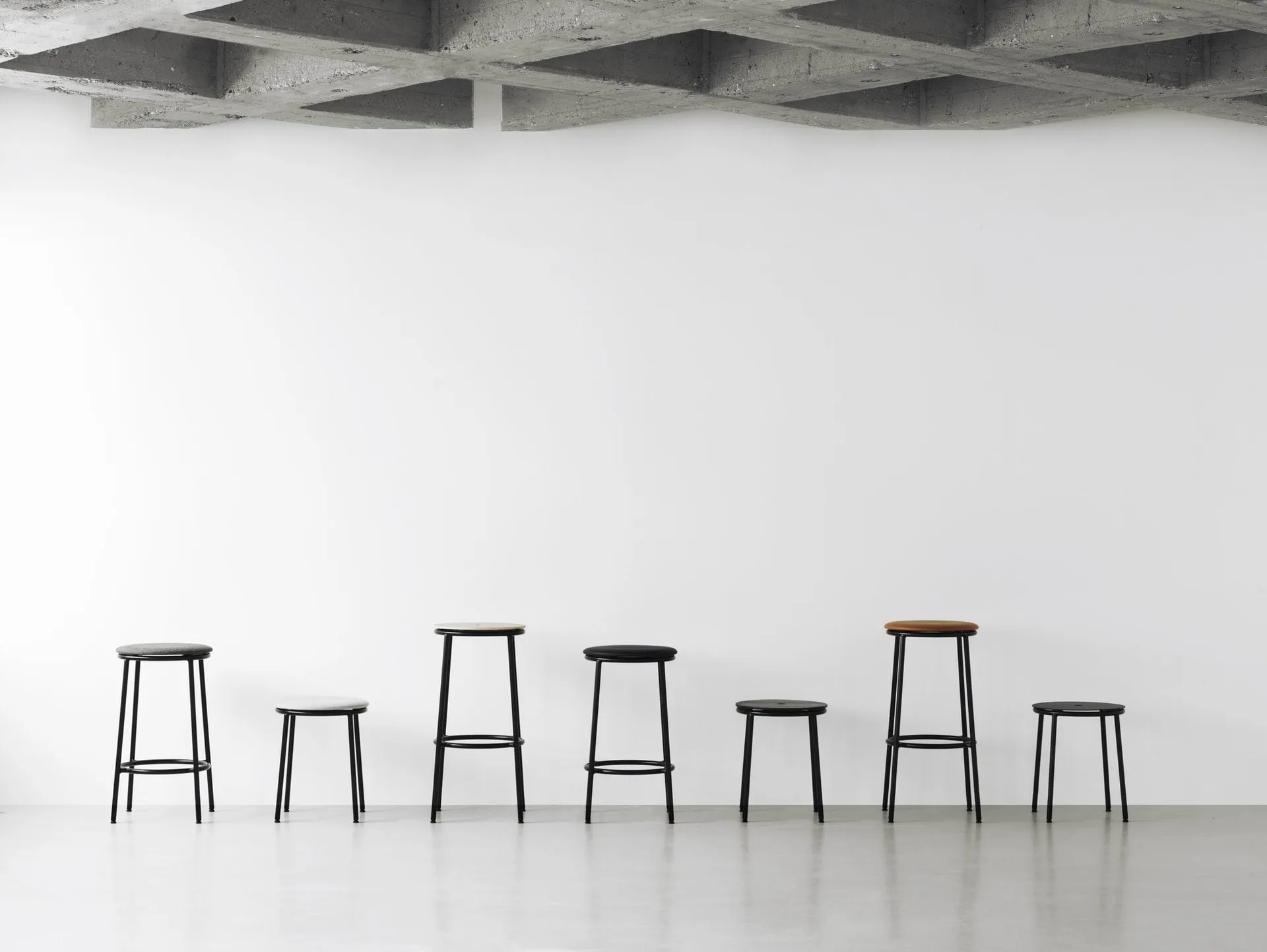 Circa barstool 65 cm, Black aluminium Normann Copenhagen