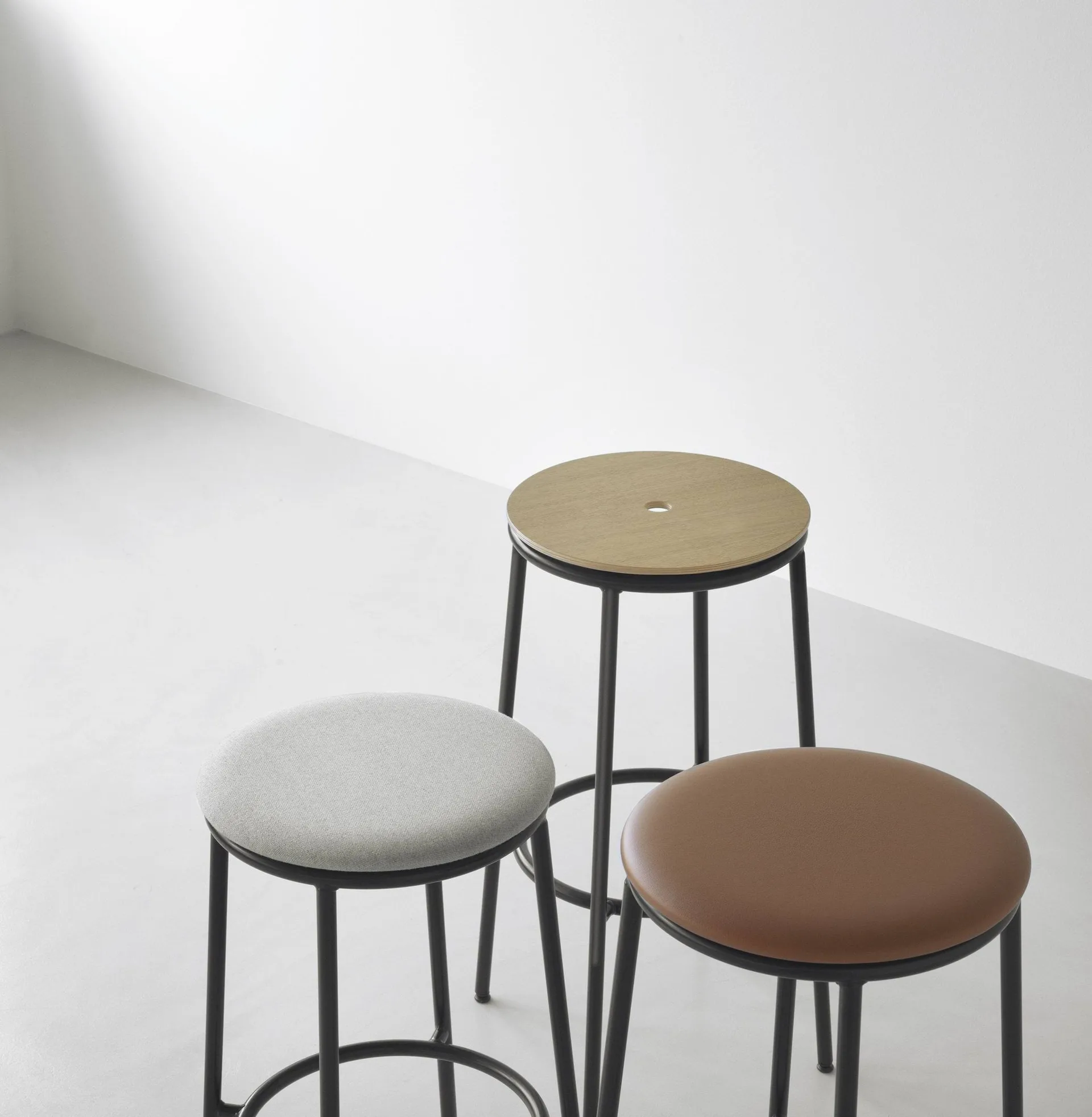 Circa barstool 65 cm, Black oak Normann Copenhagen