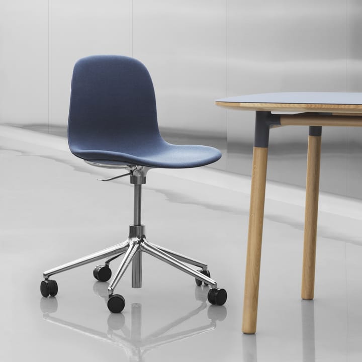 Form swivel chair, 5W office chair - Blue, aluminium wheels - Normann Copenhagen