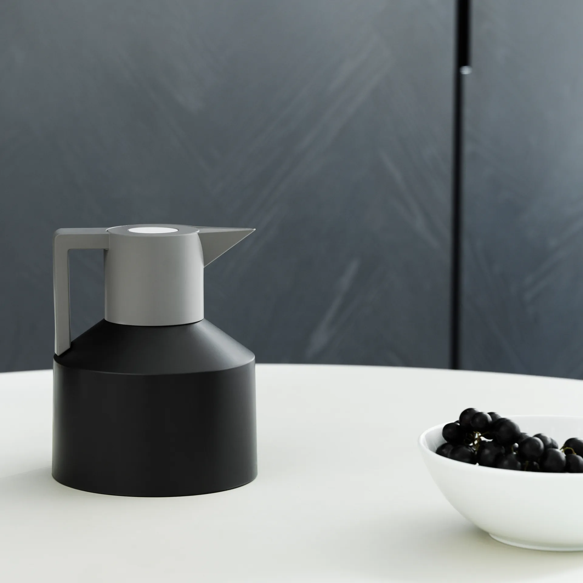 Geo vacuum jug, black Normann Copenhagen