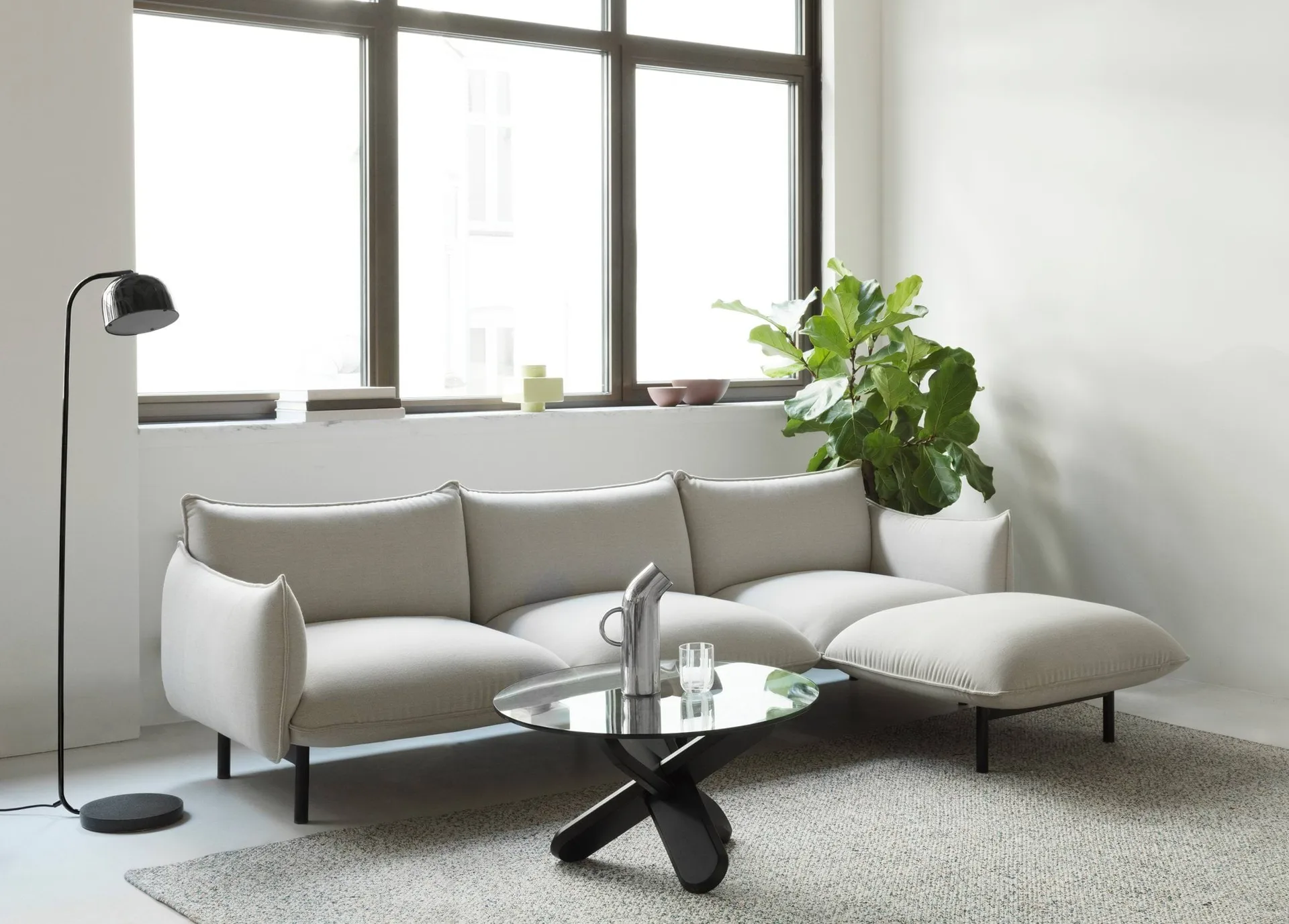 Grant floor lamp, Black Normann Copenhagen