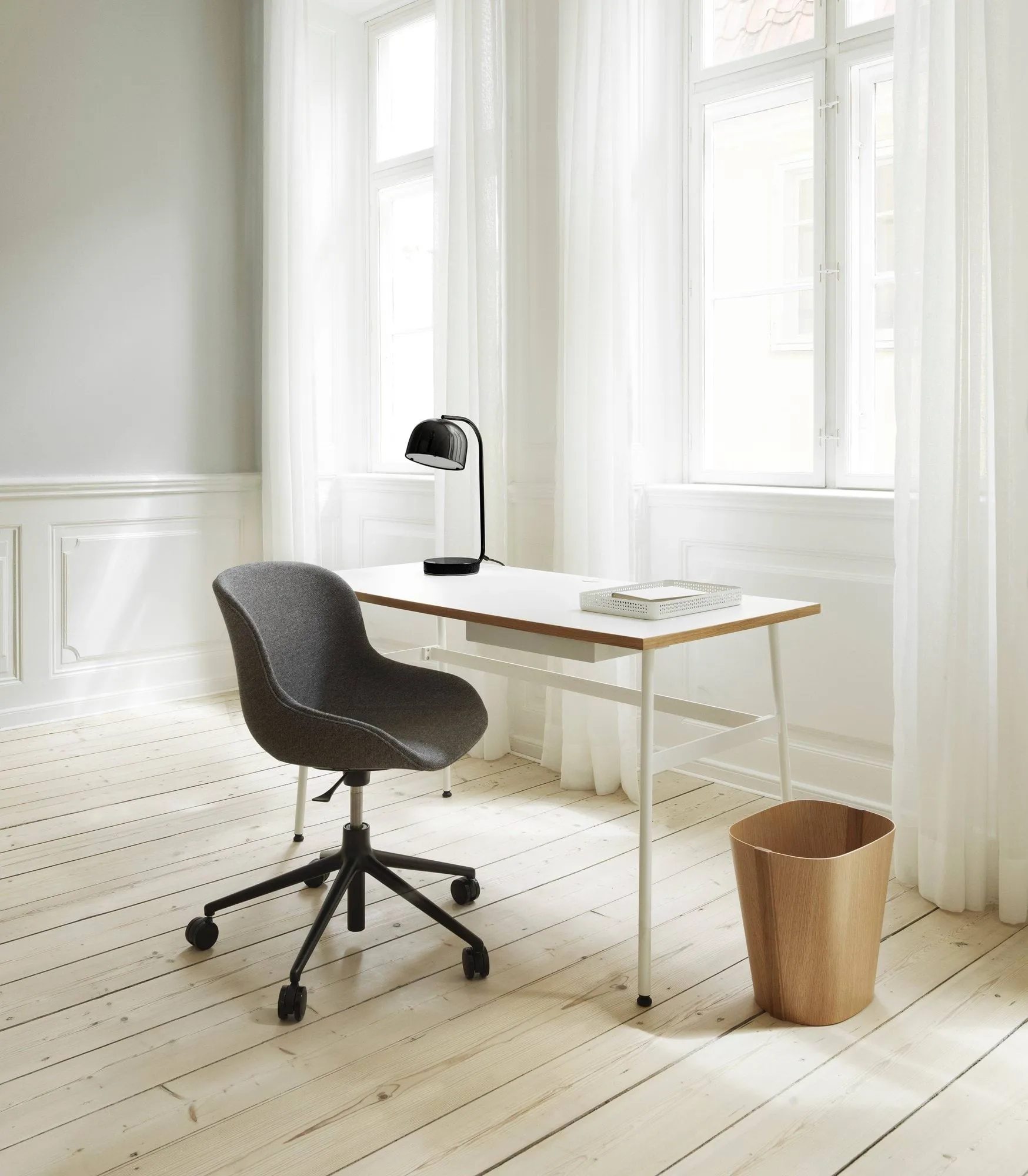 Grant table lamp, Black Normann Copenhagen