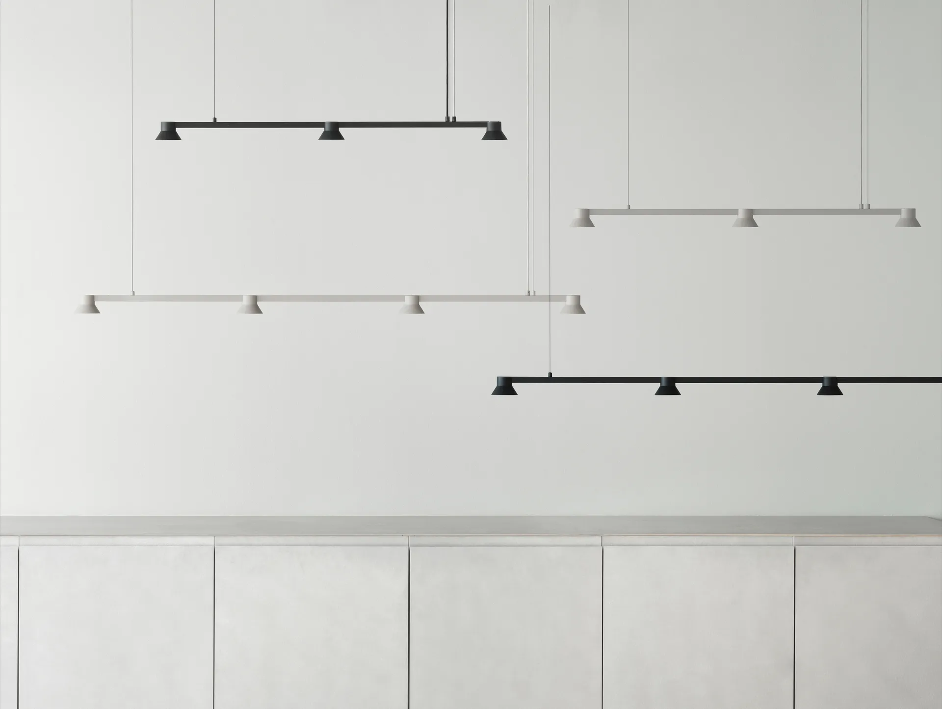 Hat ceiling lamp linear small, Black Normann Copenhagen