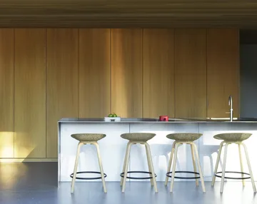 Mat Barstool 65 cm - Seaweed-beech-black steel - Normann Copenhagen