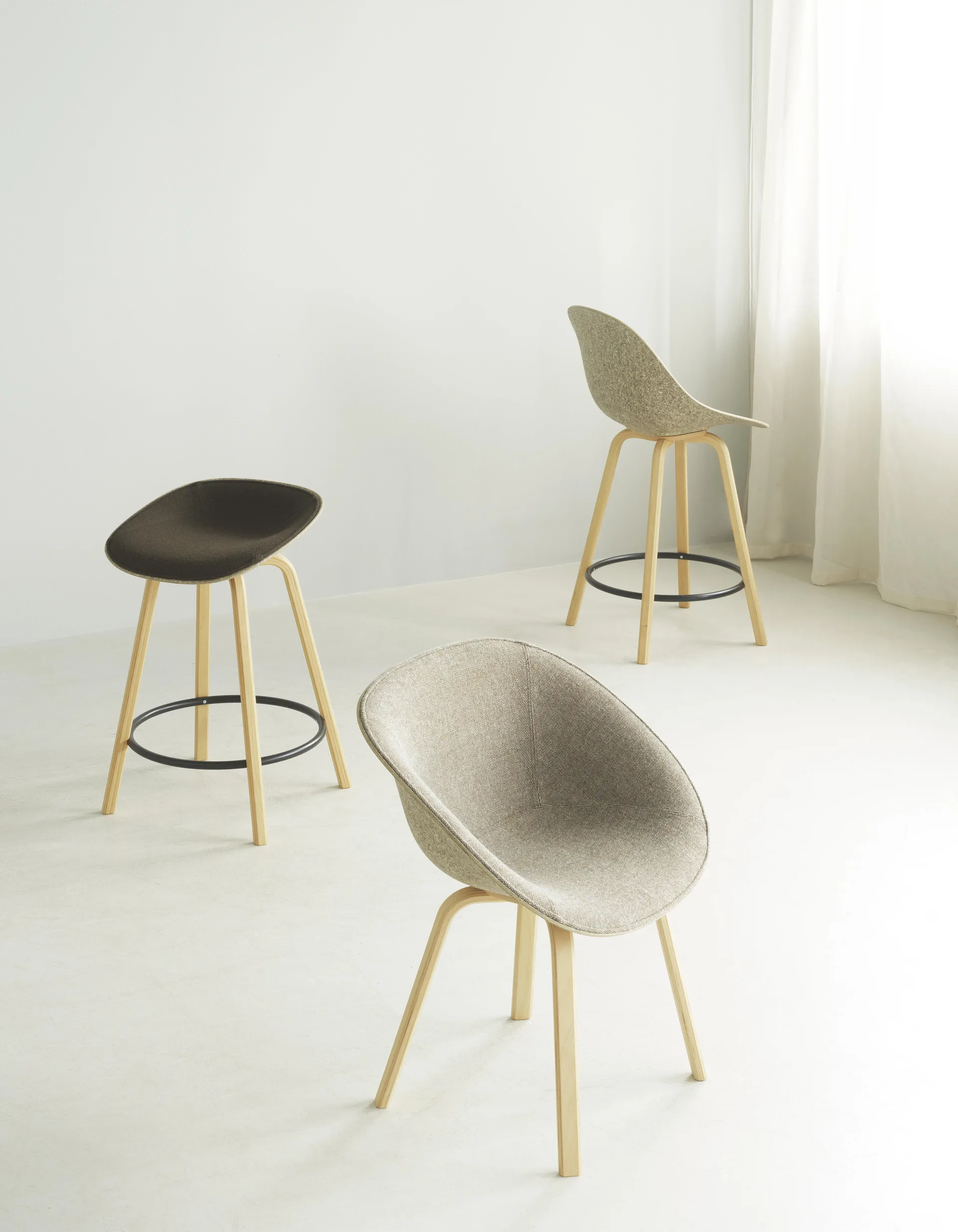 Mat Barstool front-upholstered 65 cm., Ultra 41599-hemp-beech-black steel Normann Copenhagen
