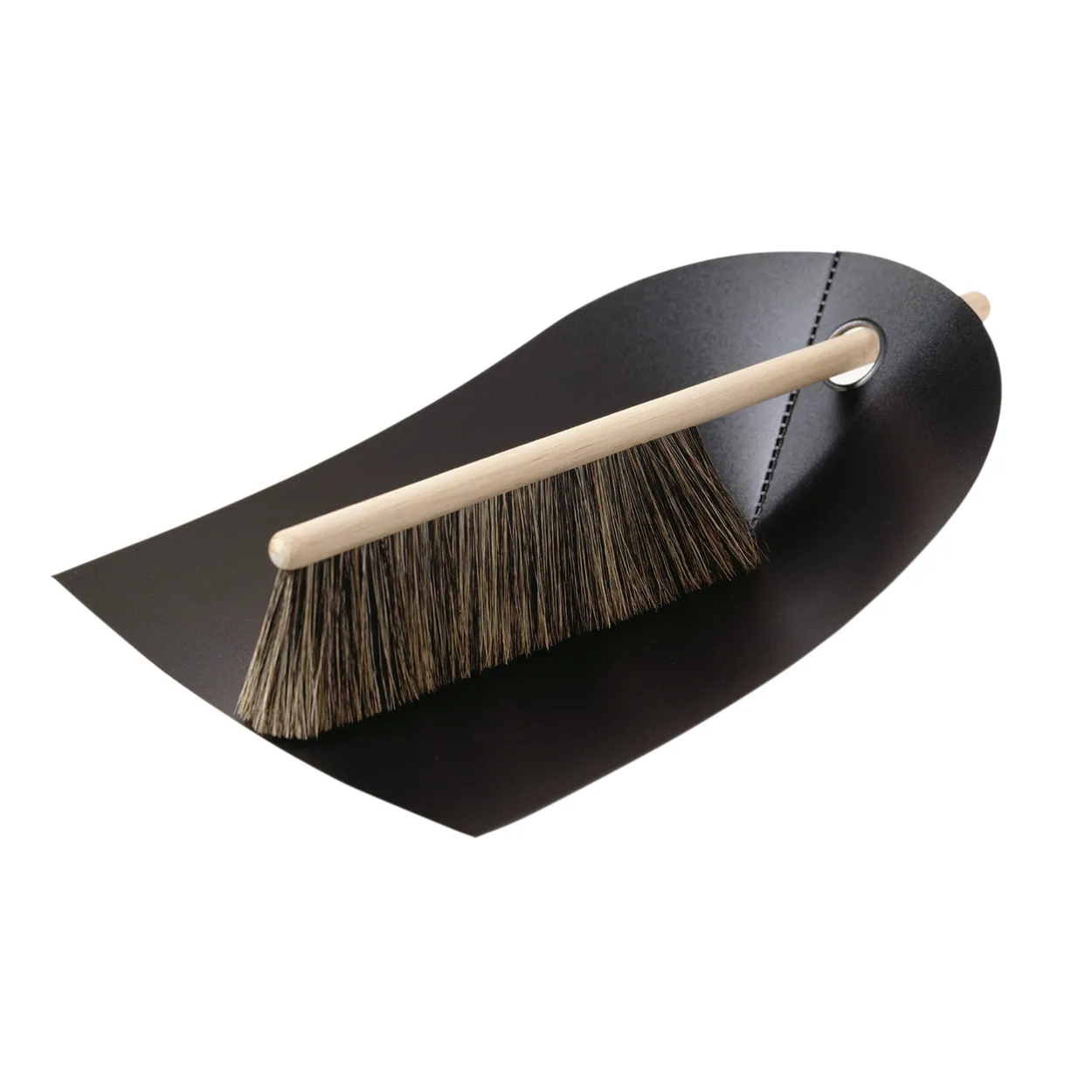 Normann Copenhagen Normann dustpan & broom black | Scandinavian Design | Brushes & brooms | Black