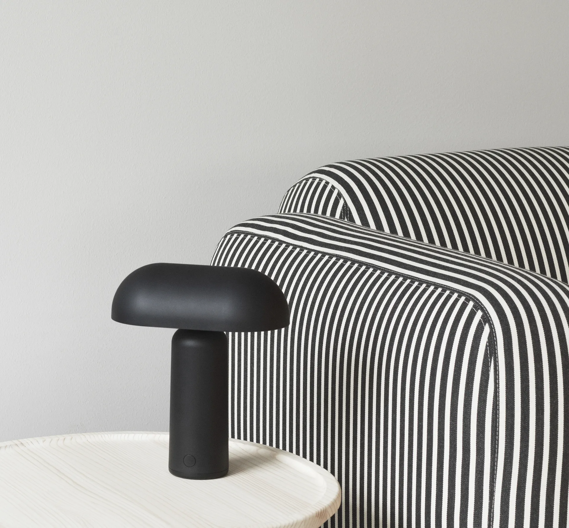 Porta table lamp, Black Normann Copenhagen