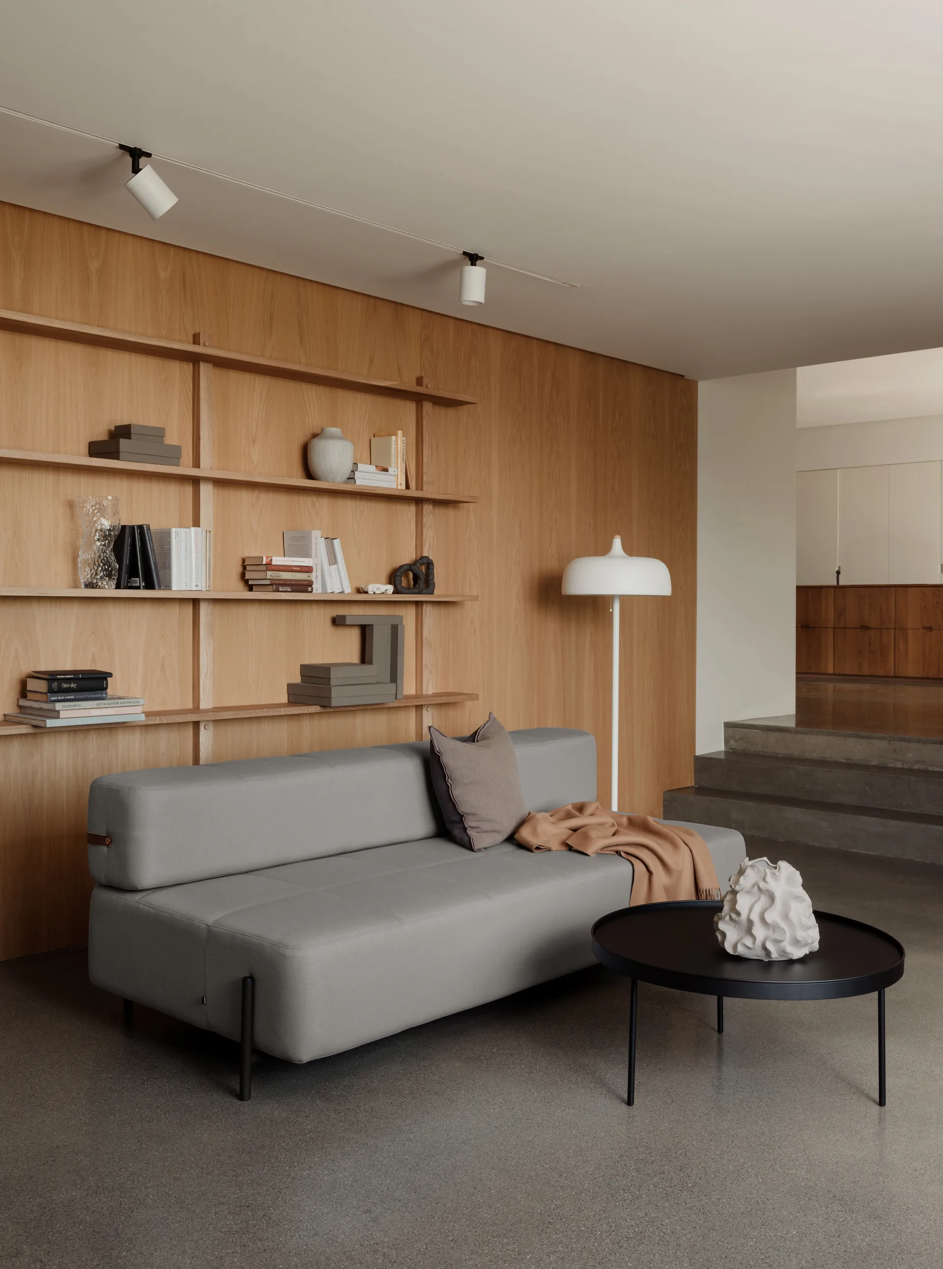 Acorn floor lamp, Matte white Northern