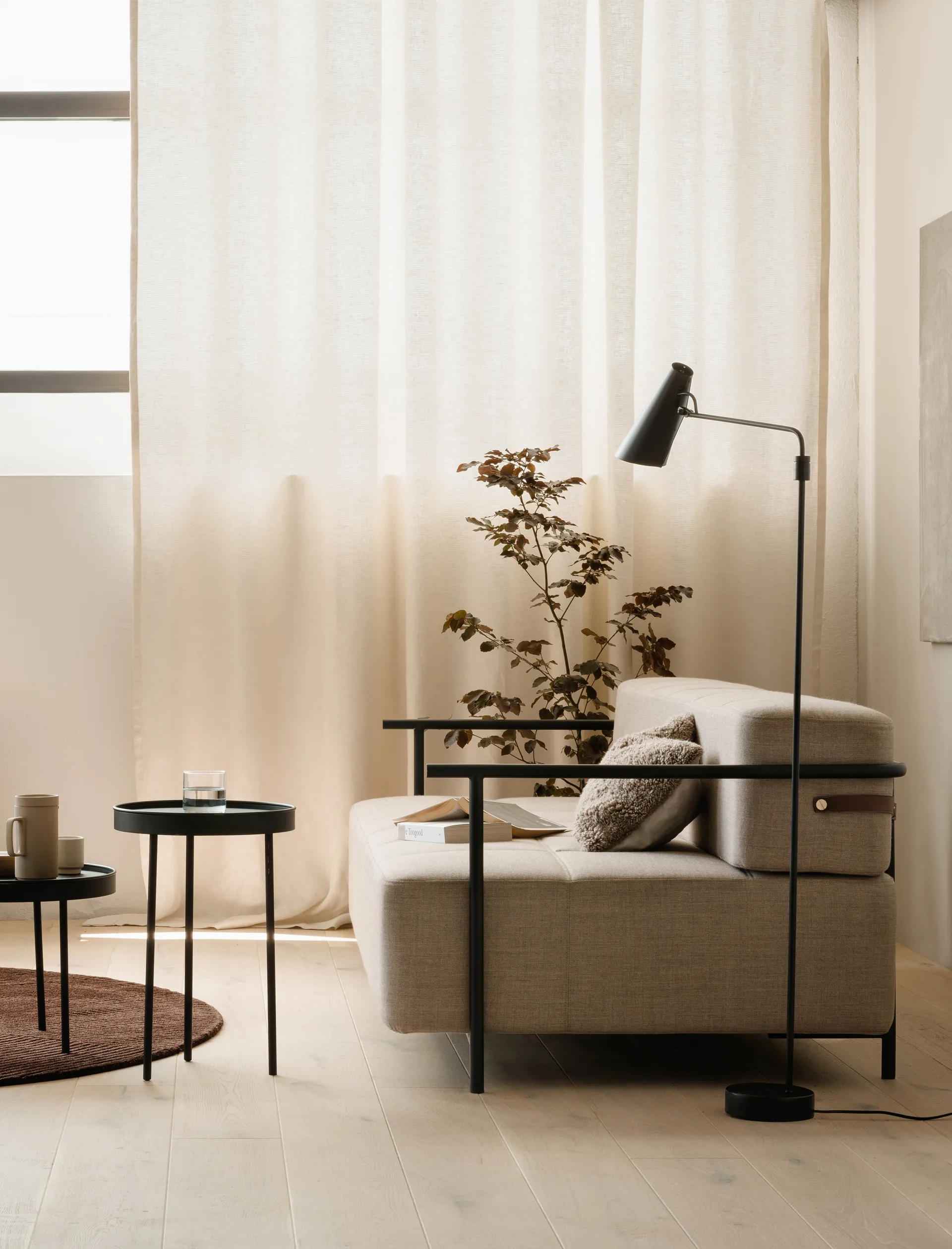 Birdy swing floor lamp, Black-black Northern