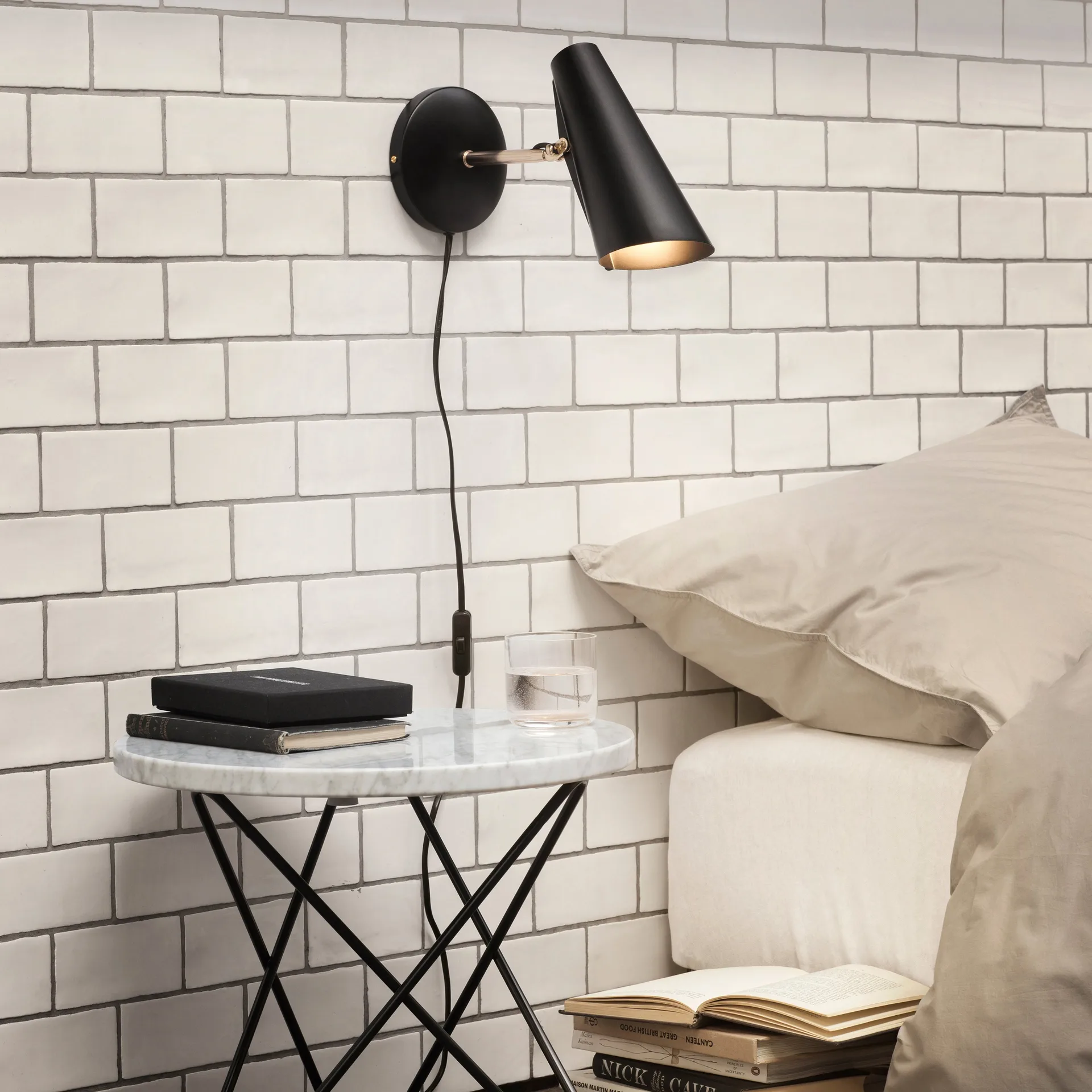 Birdy wall lamp short, black-brass Northern