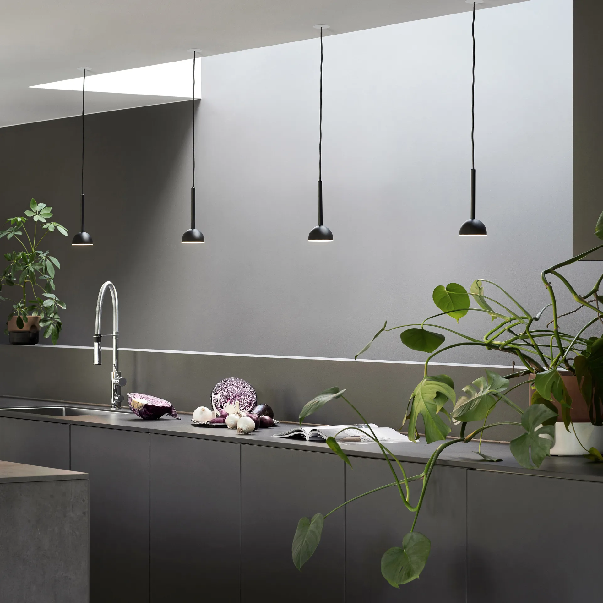 Blush ceiling lamp, Black Northern