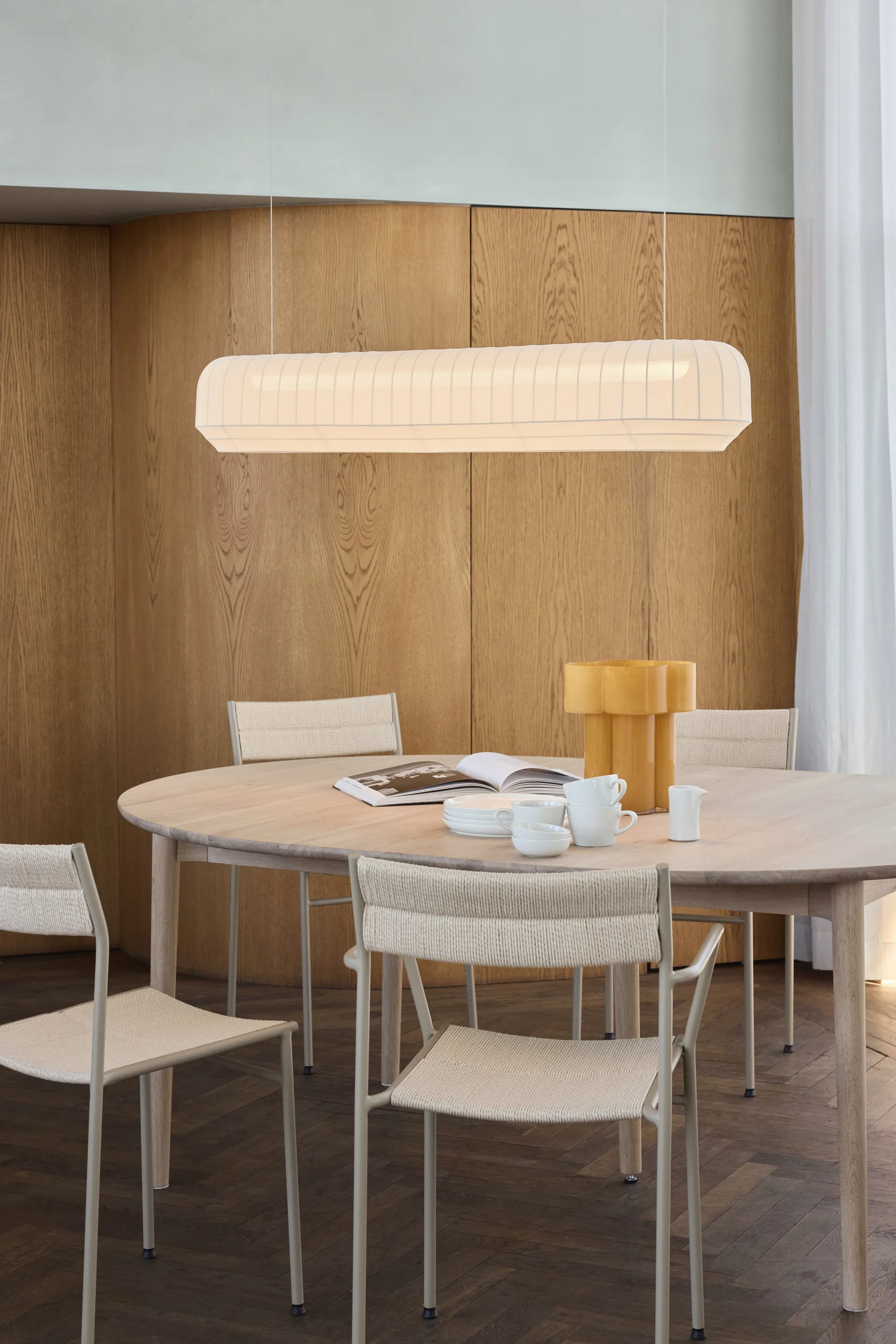 Expand dining table Ø140 cm, Light oiled oak Northern