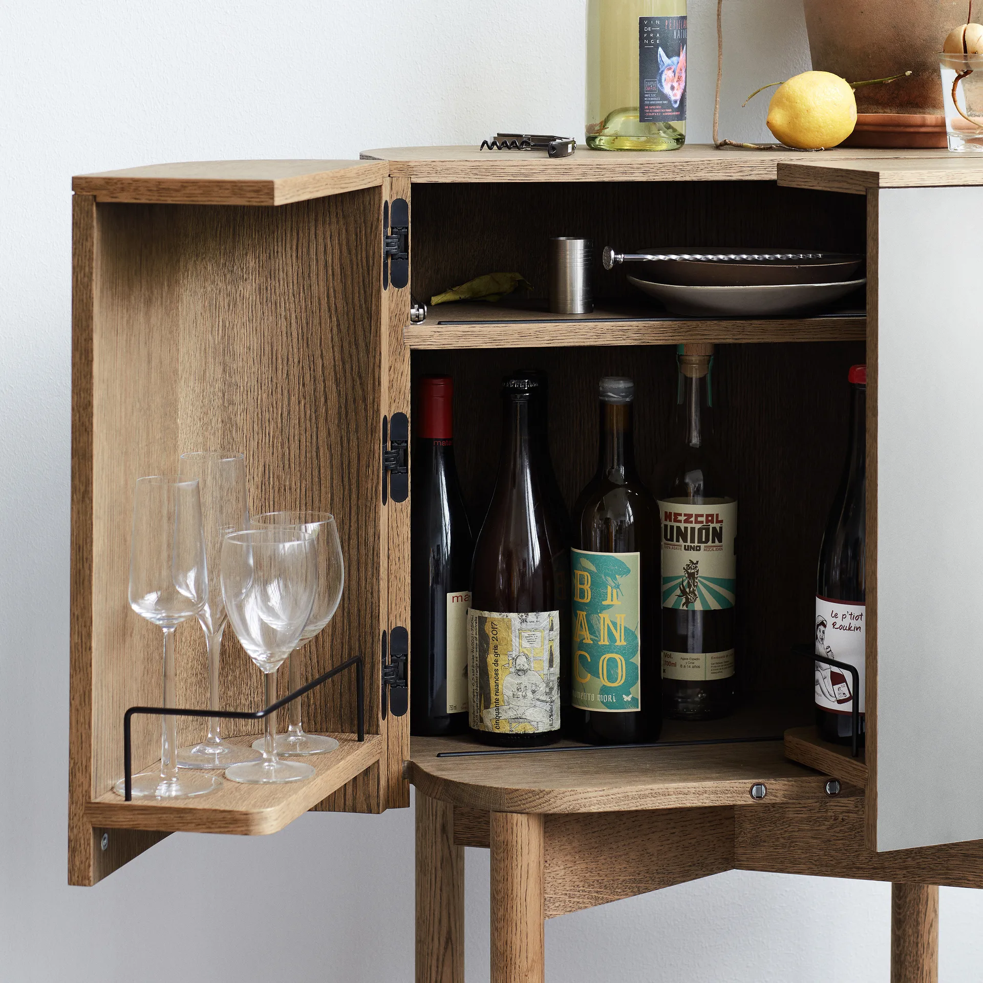 Loud bar cabinet on wheels, Smoked oak Northern