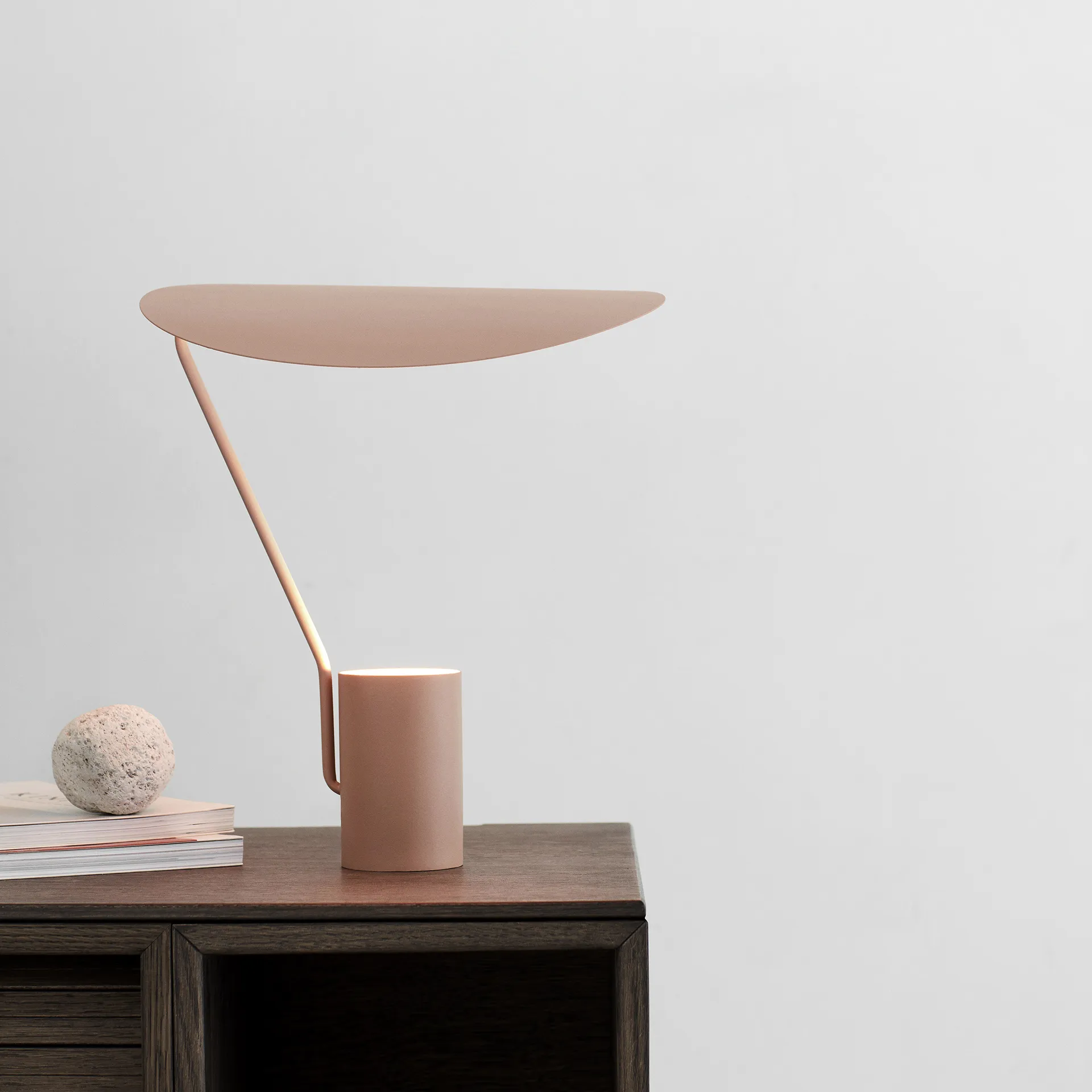 Ombre table lamp, Warm beige Northern