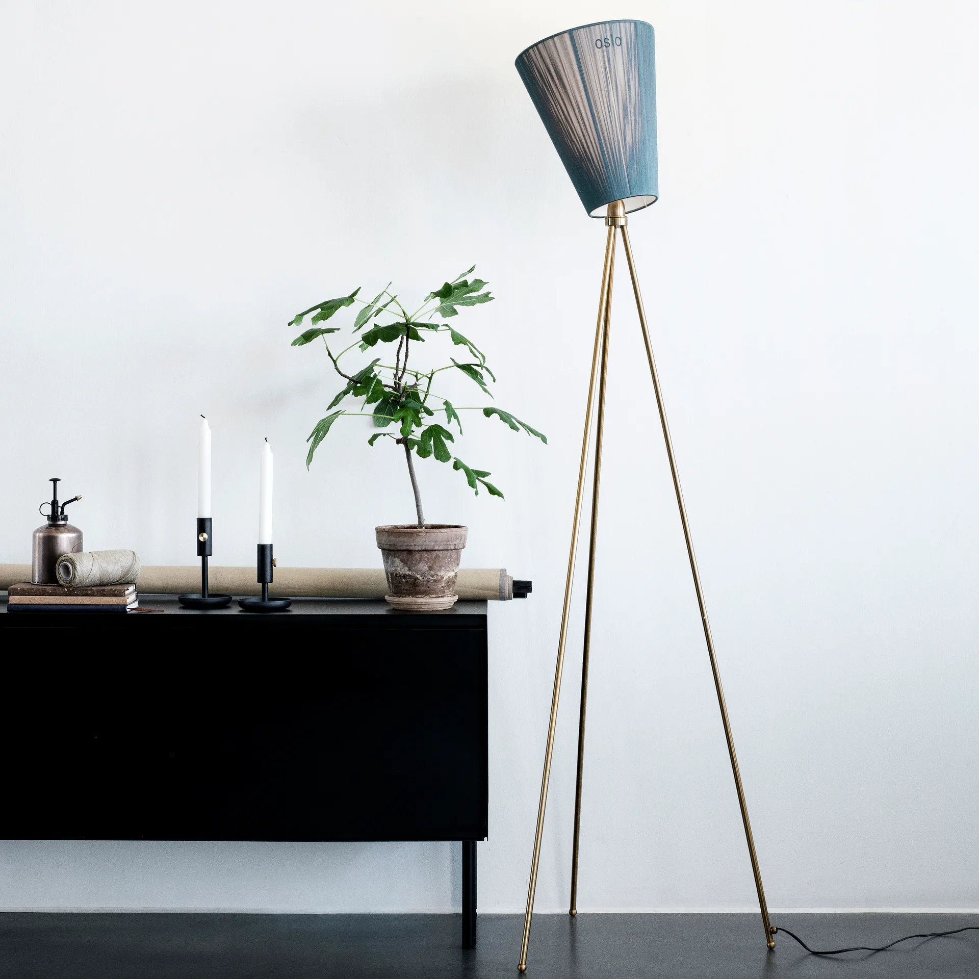 Oslo Wood floor lamp - base, Gold Northern