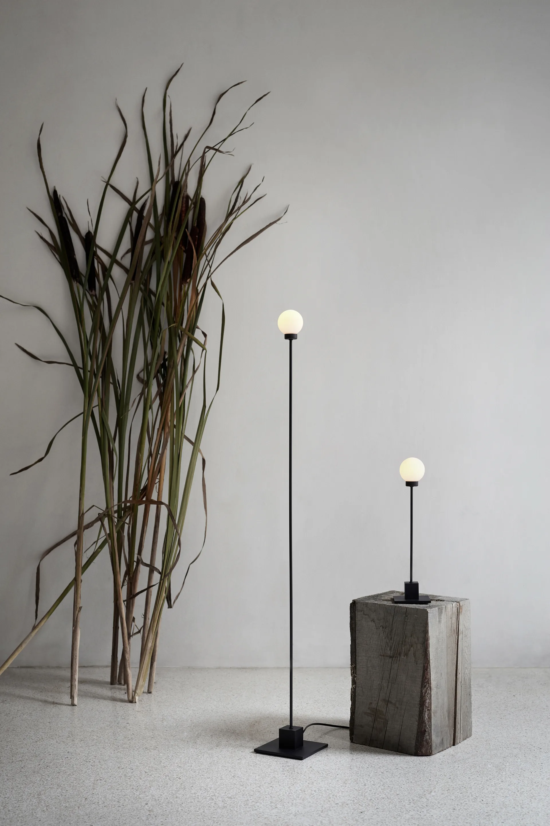 Snowball floor lamp 117 cm, Black Northern