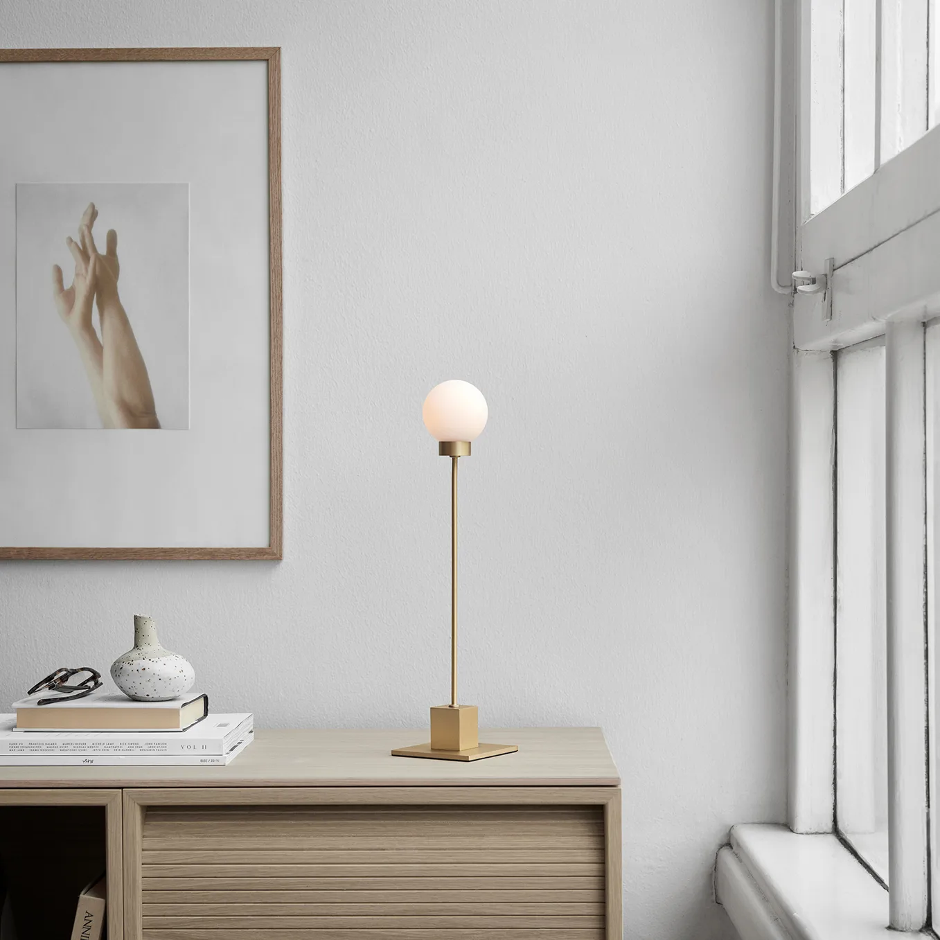 Snowball table lamp, brass Northern