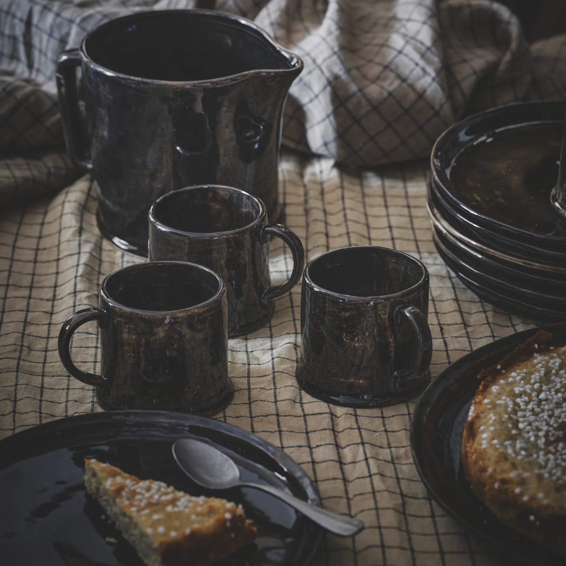 Yuki mug, brown-black Olsson & Jensen