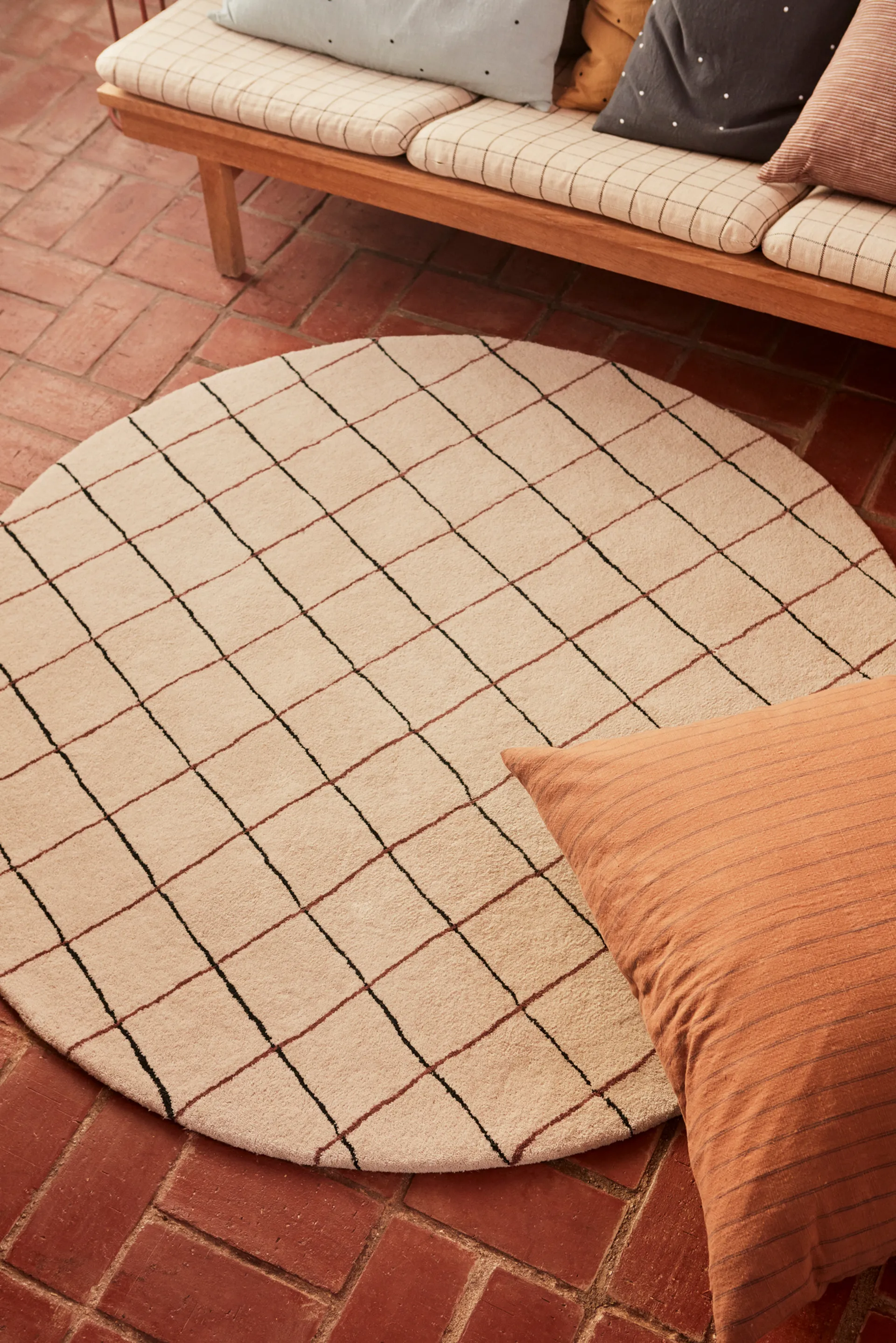 Grid round rug Ø140 cm, Off white OYOY