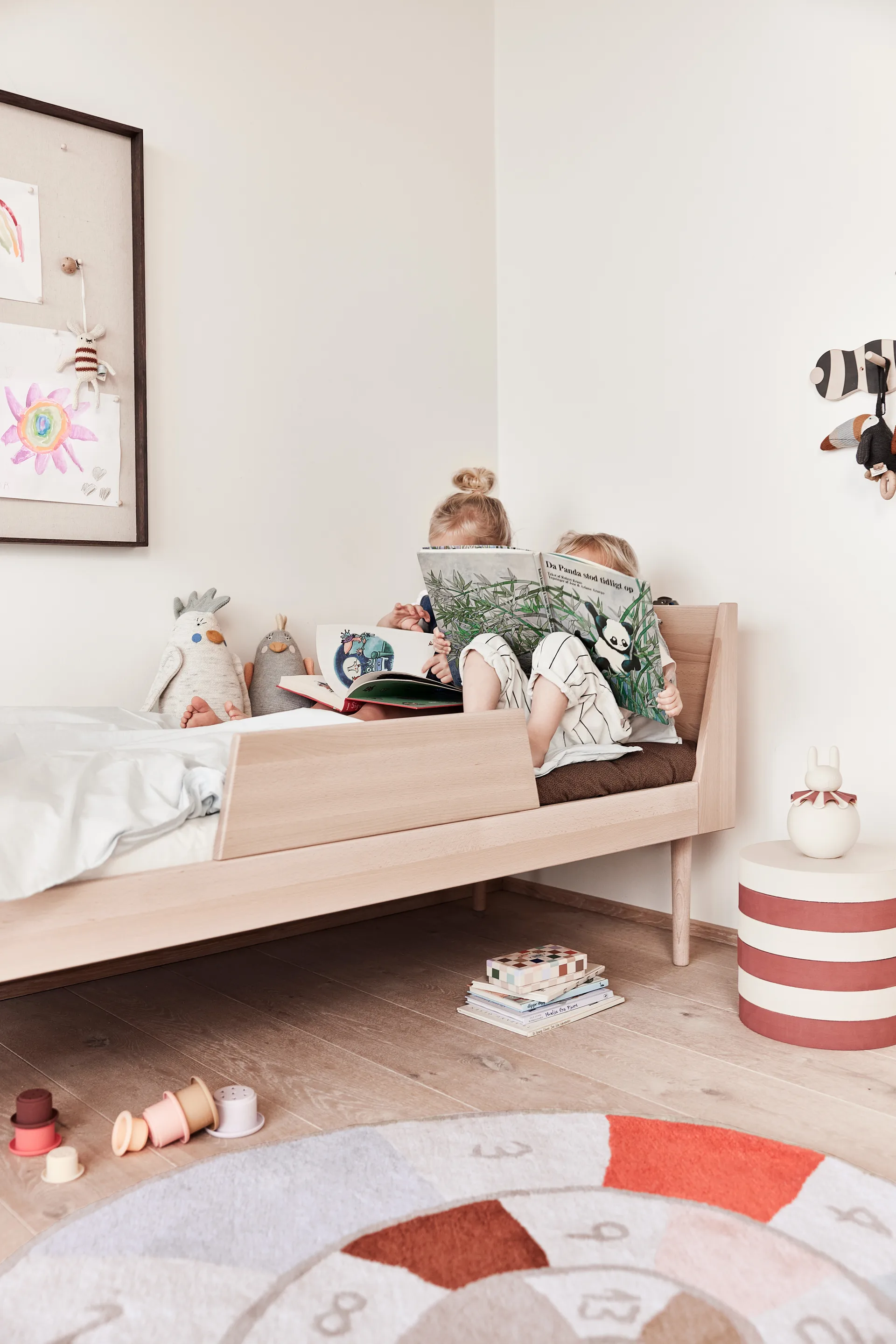 Iro stackable stool, Vanilla-nutmeg OYOY