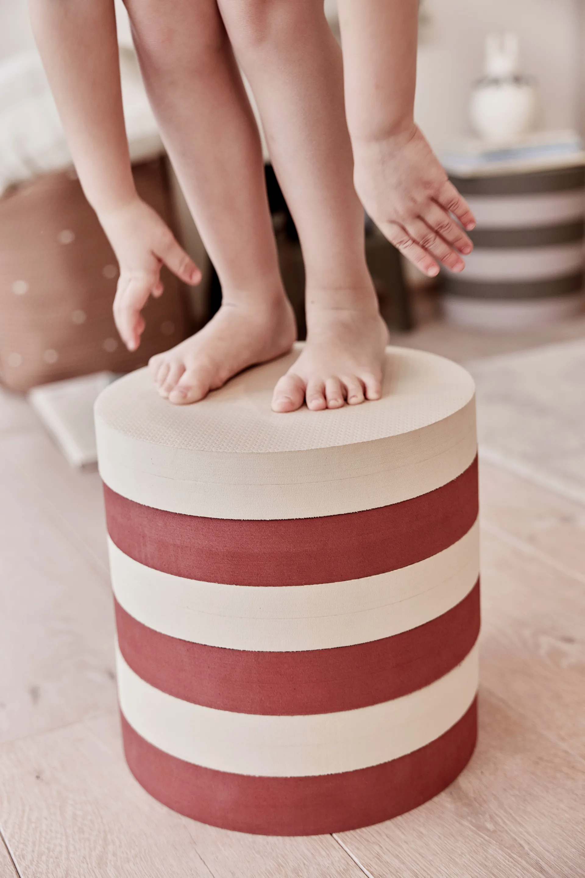 Iro stackable stool, Vanilla-nutmeg OYOY