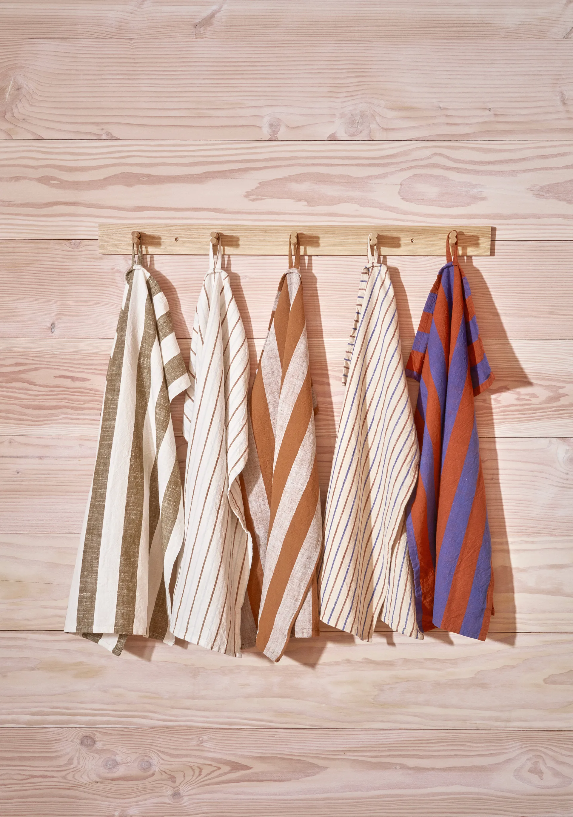 Kurin kitchen towel 50x70 cm 2-pack, Olive-off white OYOY