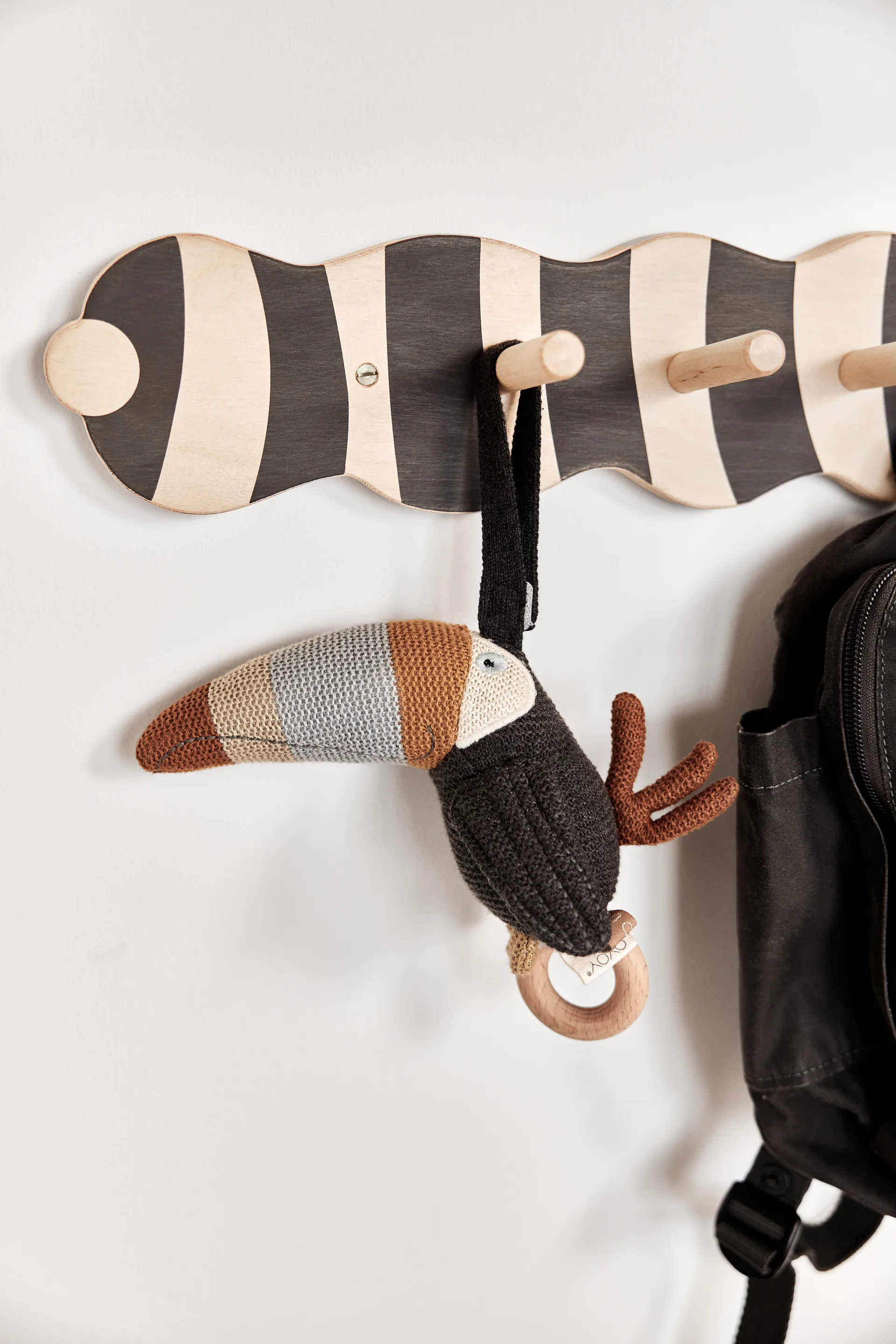 Larva coat hanger, Nature OYOY