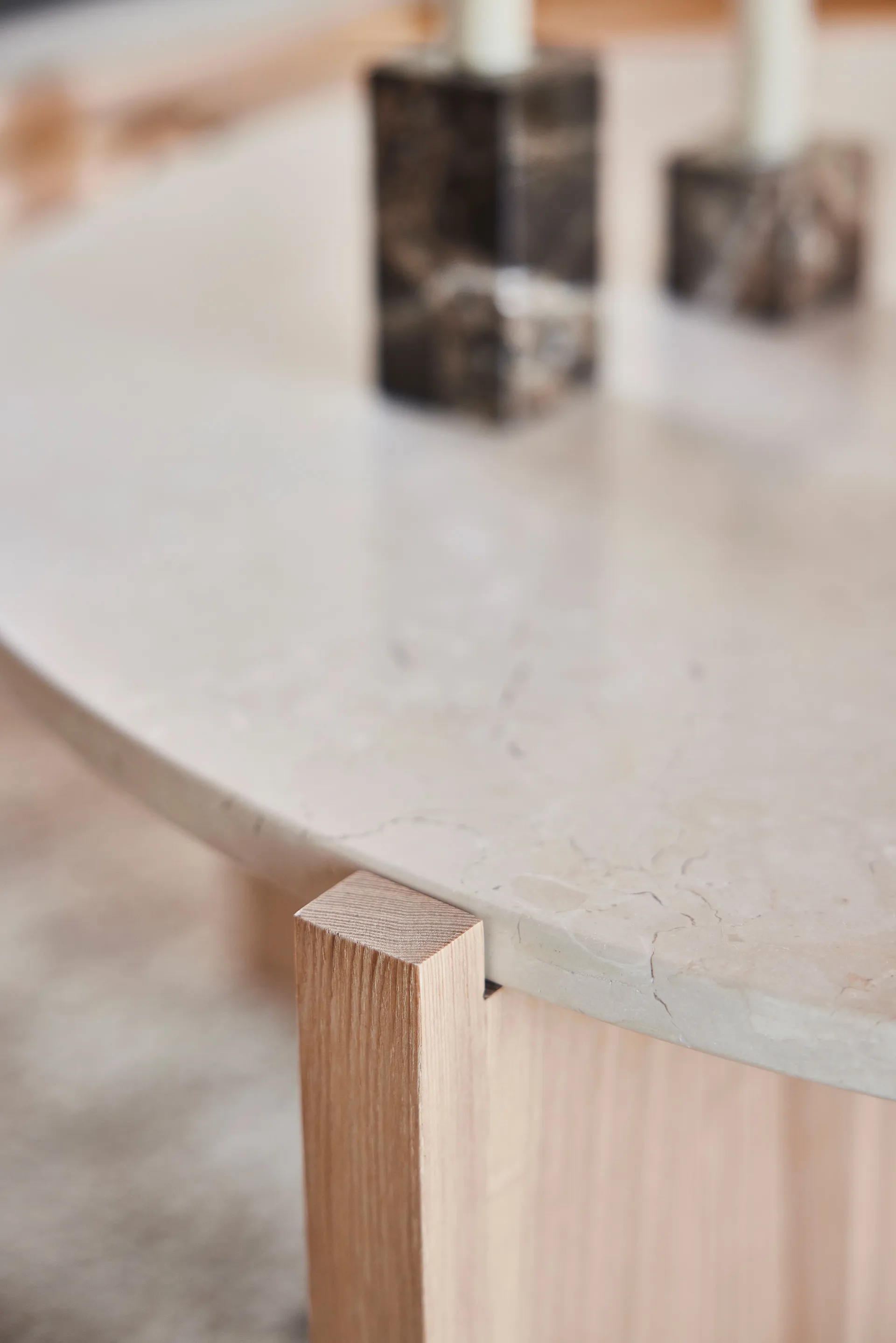 Lune marble coffee table Ø50 cm, Natural-white OYOY