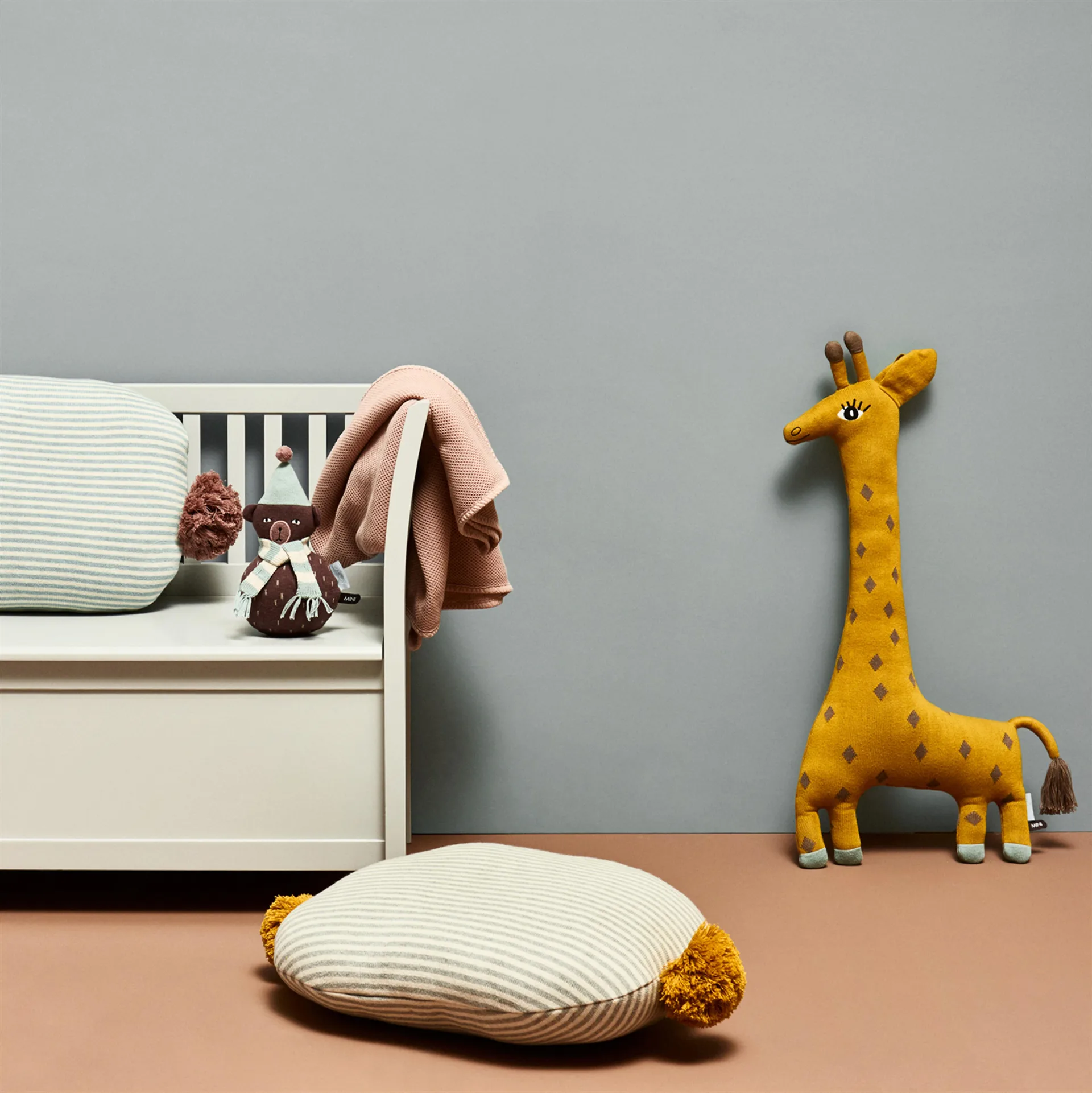 Noah the giraff stuffed toy, yellow OYOY