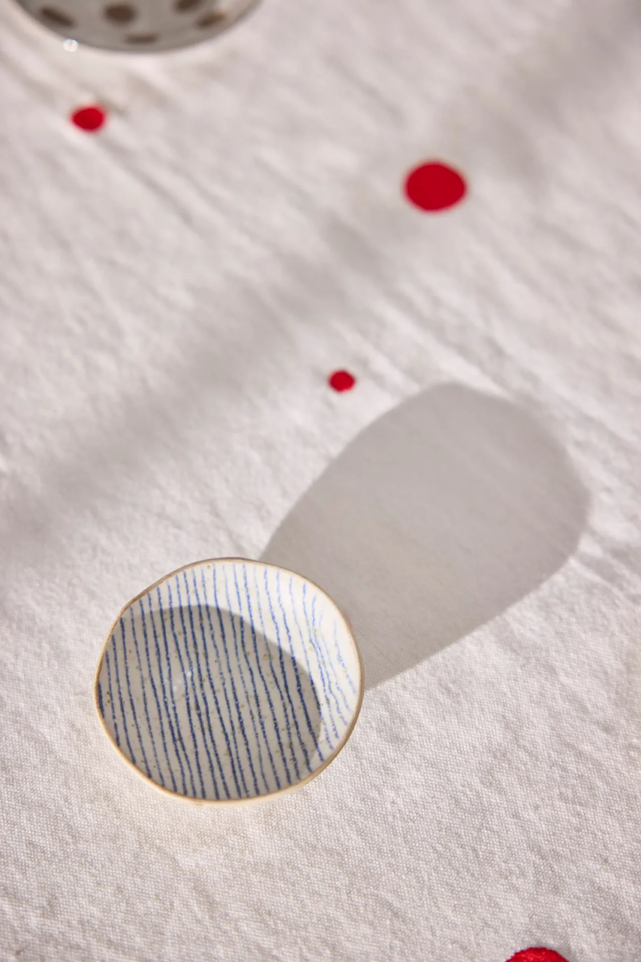 Nori tablecloth 140x260 cm, White-cherry red OYOY