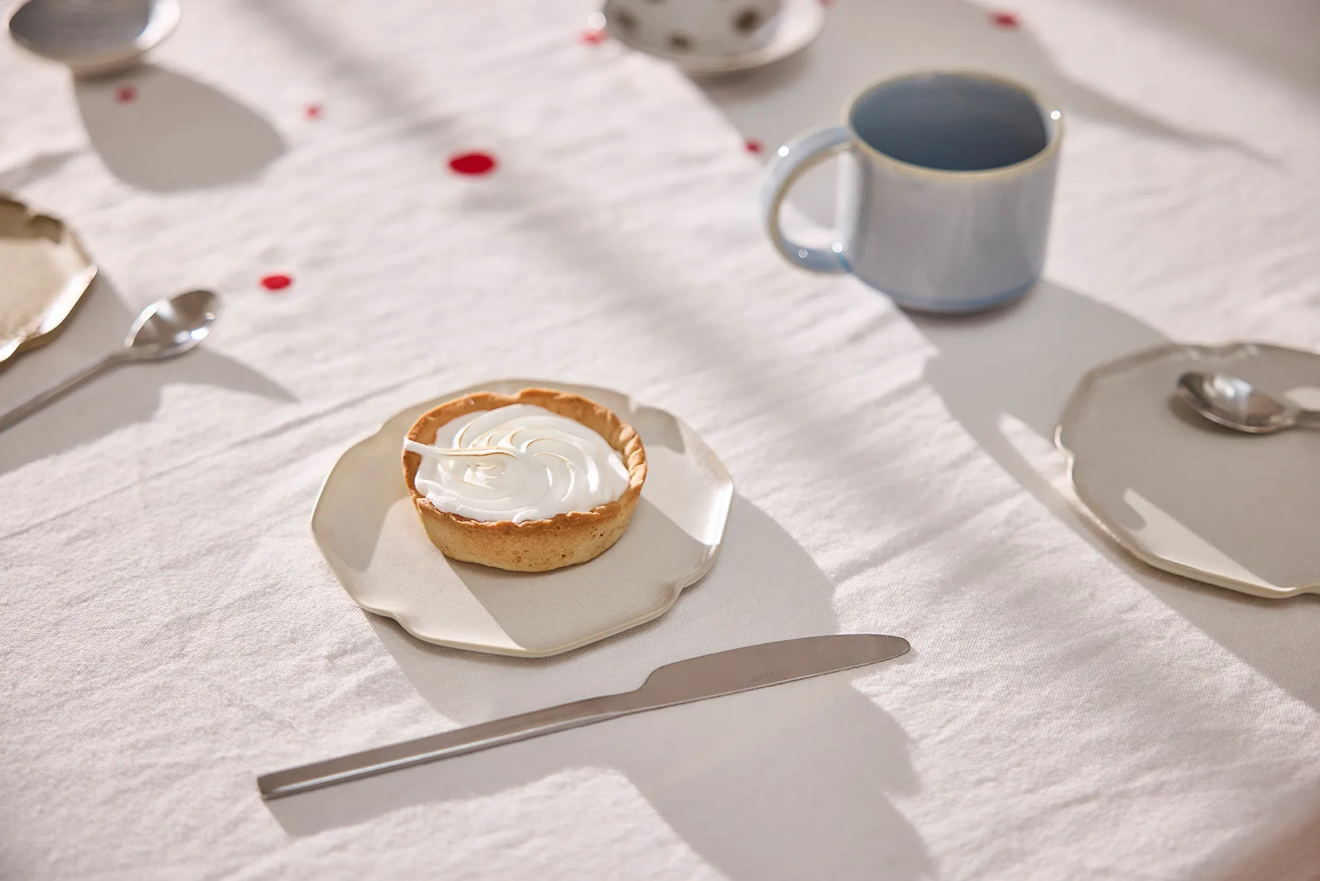 Nori tablecloth 140x260 cm, White-cherry red OYOY