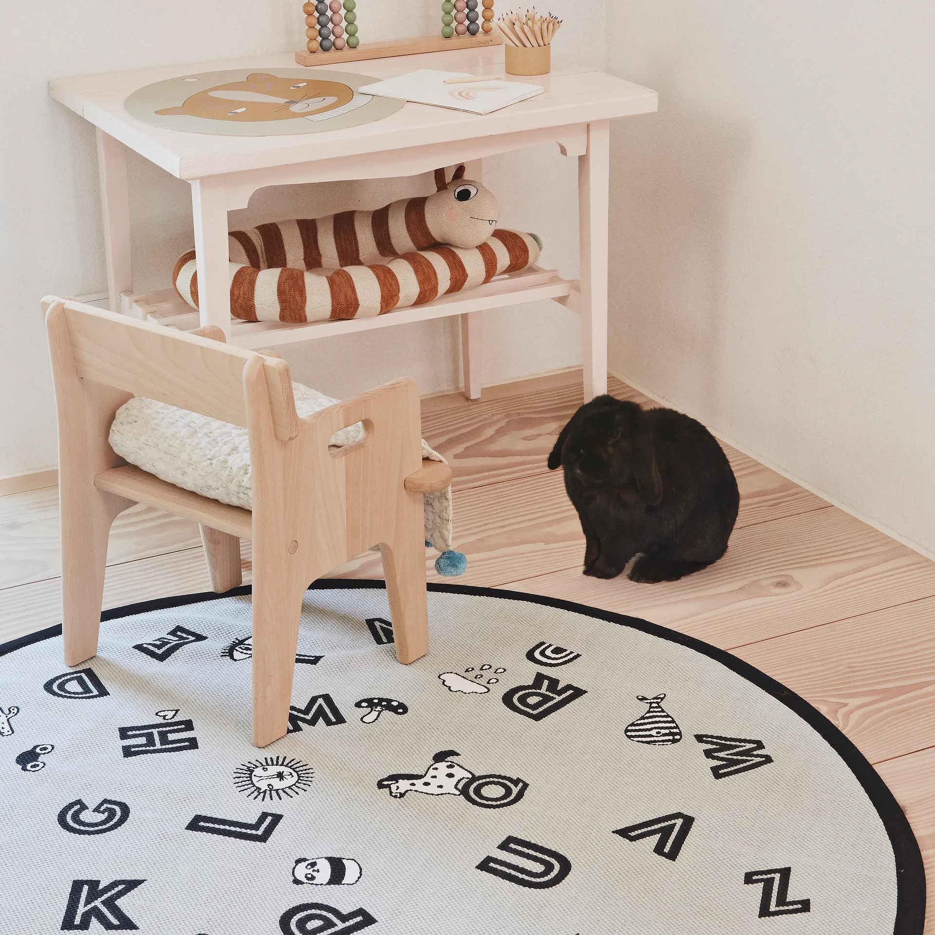 The alphabet rug Ø120 cm, Grey OYOY