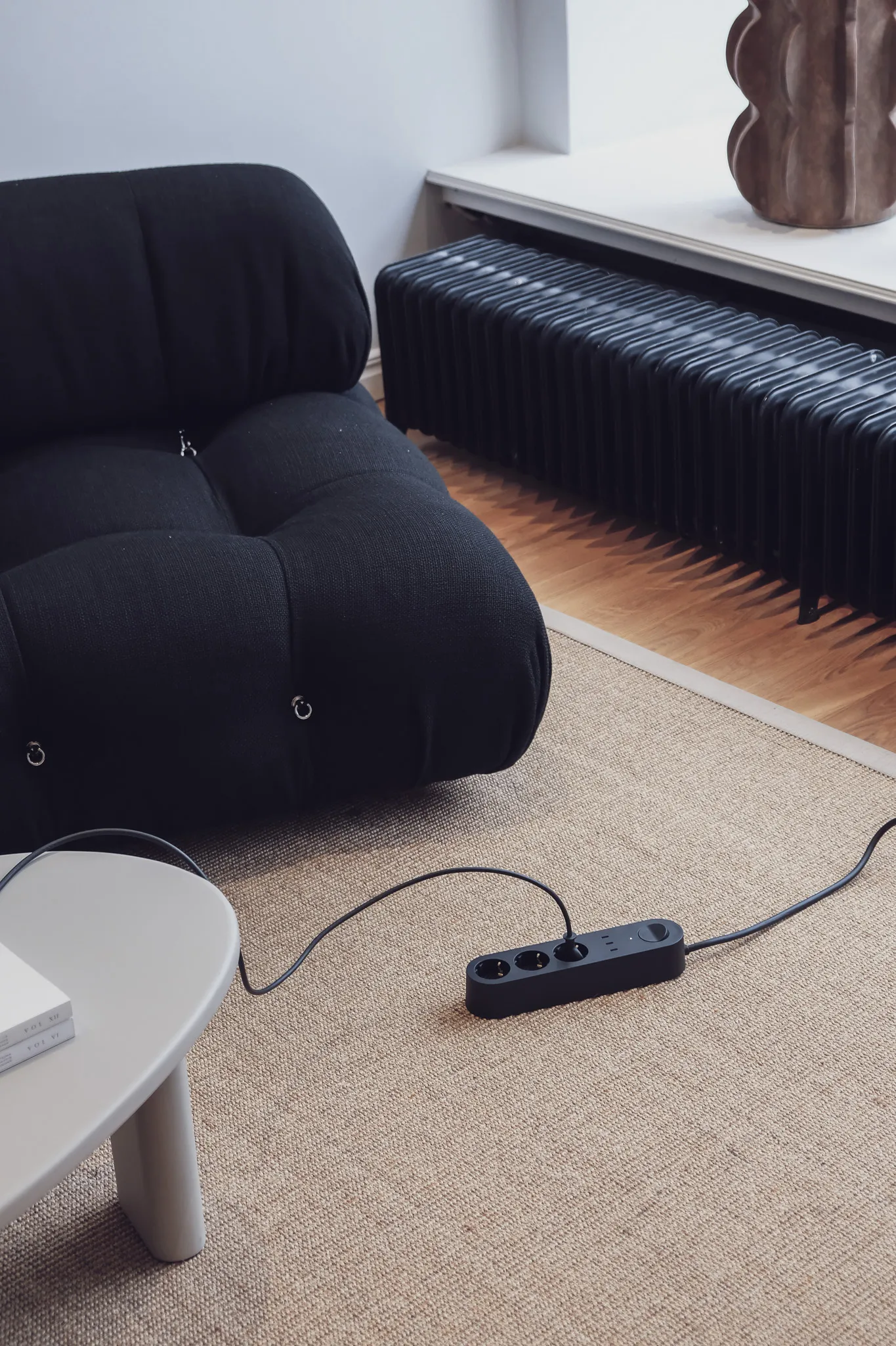 Alma Power Bar power strip, Midwinter black palett3