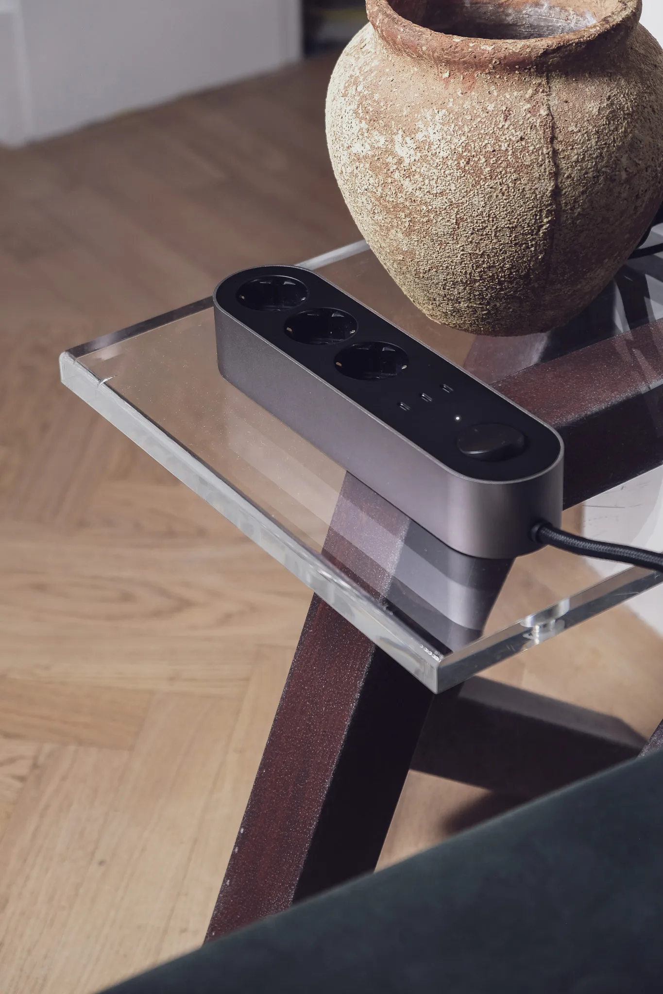 Edgar Power Bar power strip, Satin aluminum palett3