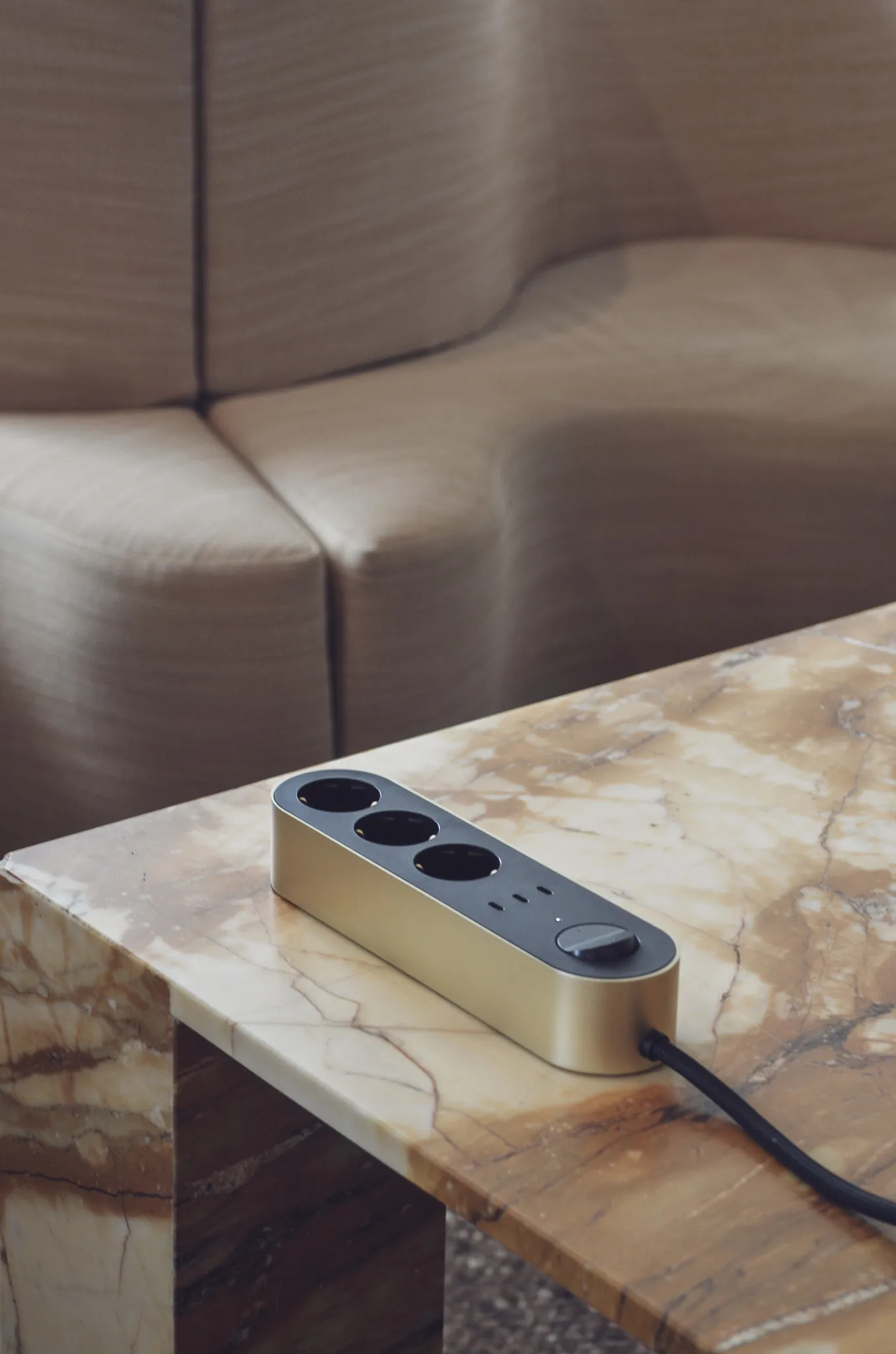 Edgar Power Bar power strip, Satin brass palett3