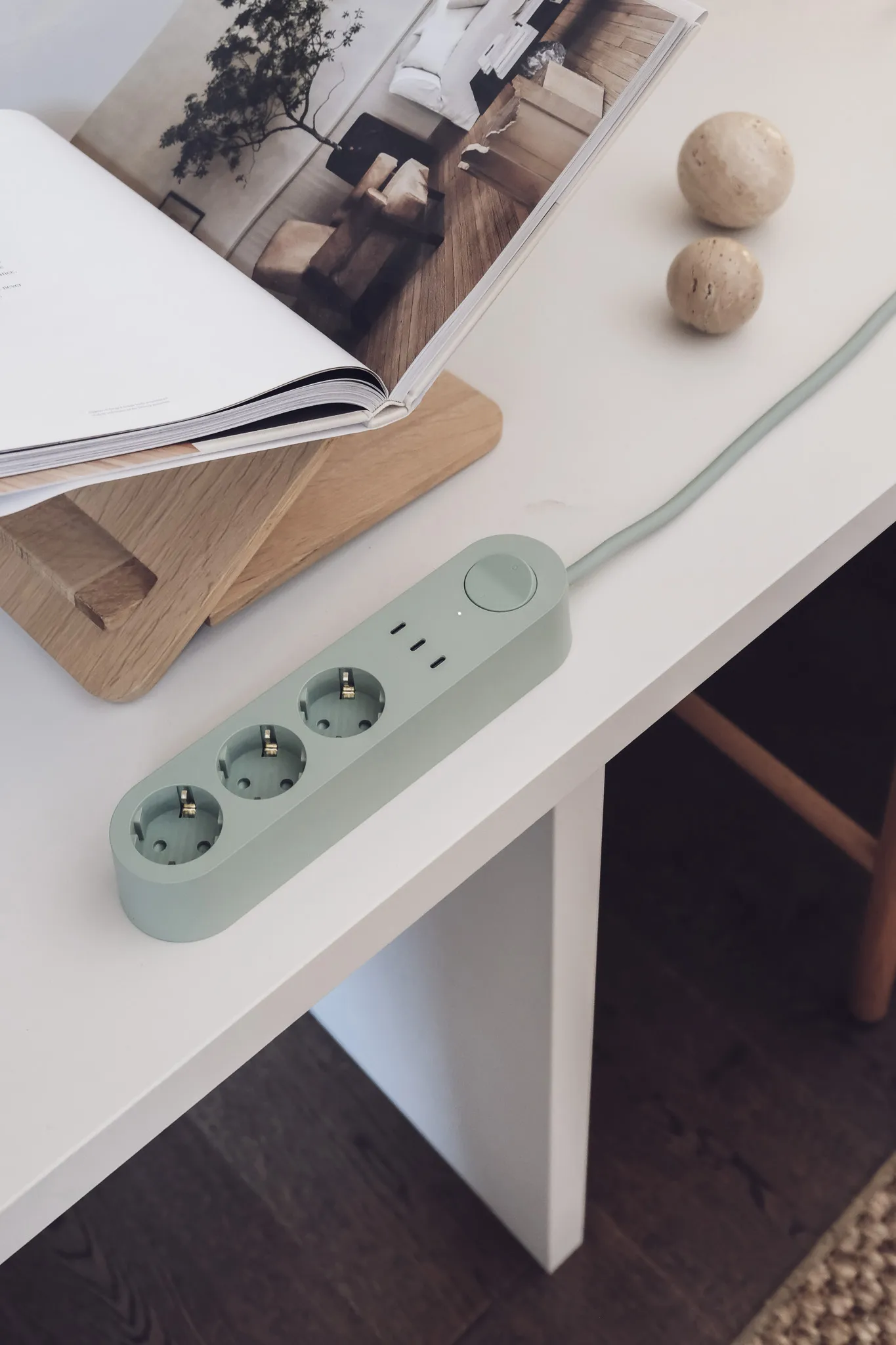 Alma Power Bar power strip, Midsummer green Palette