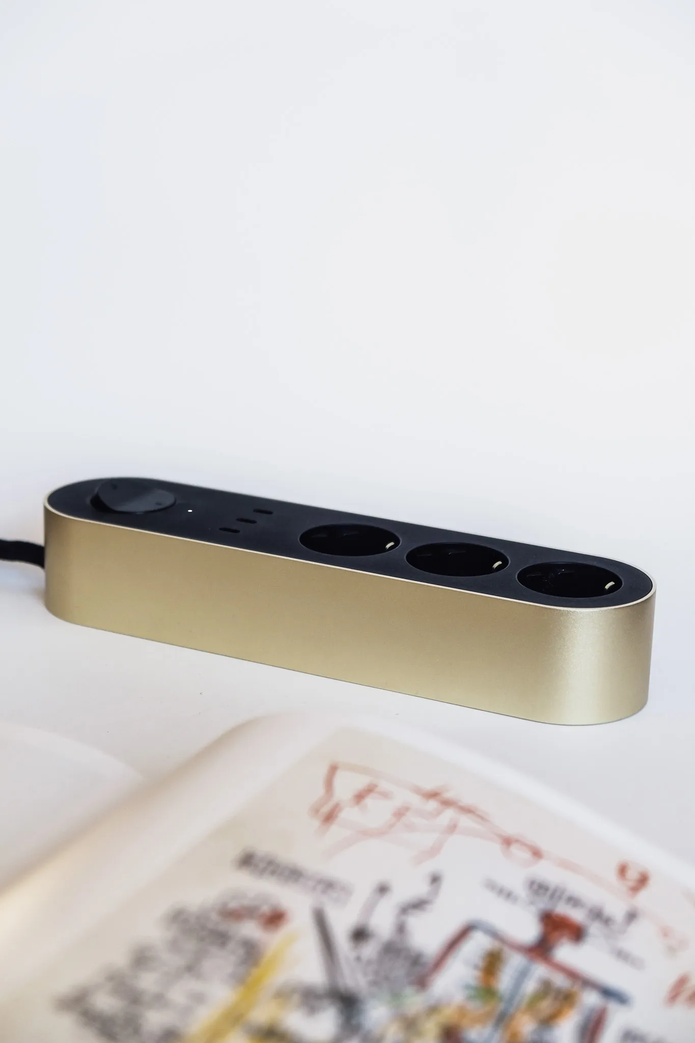 Edgar Power Bar power strip, Satin brass Palette