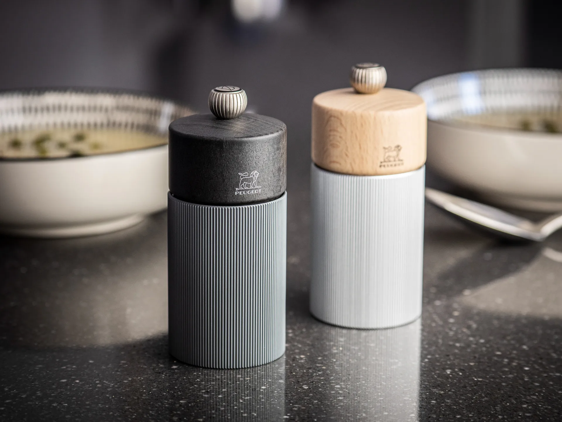 Line Dark pepper mill 12 cm, Wood-aluminum Peugeot