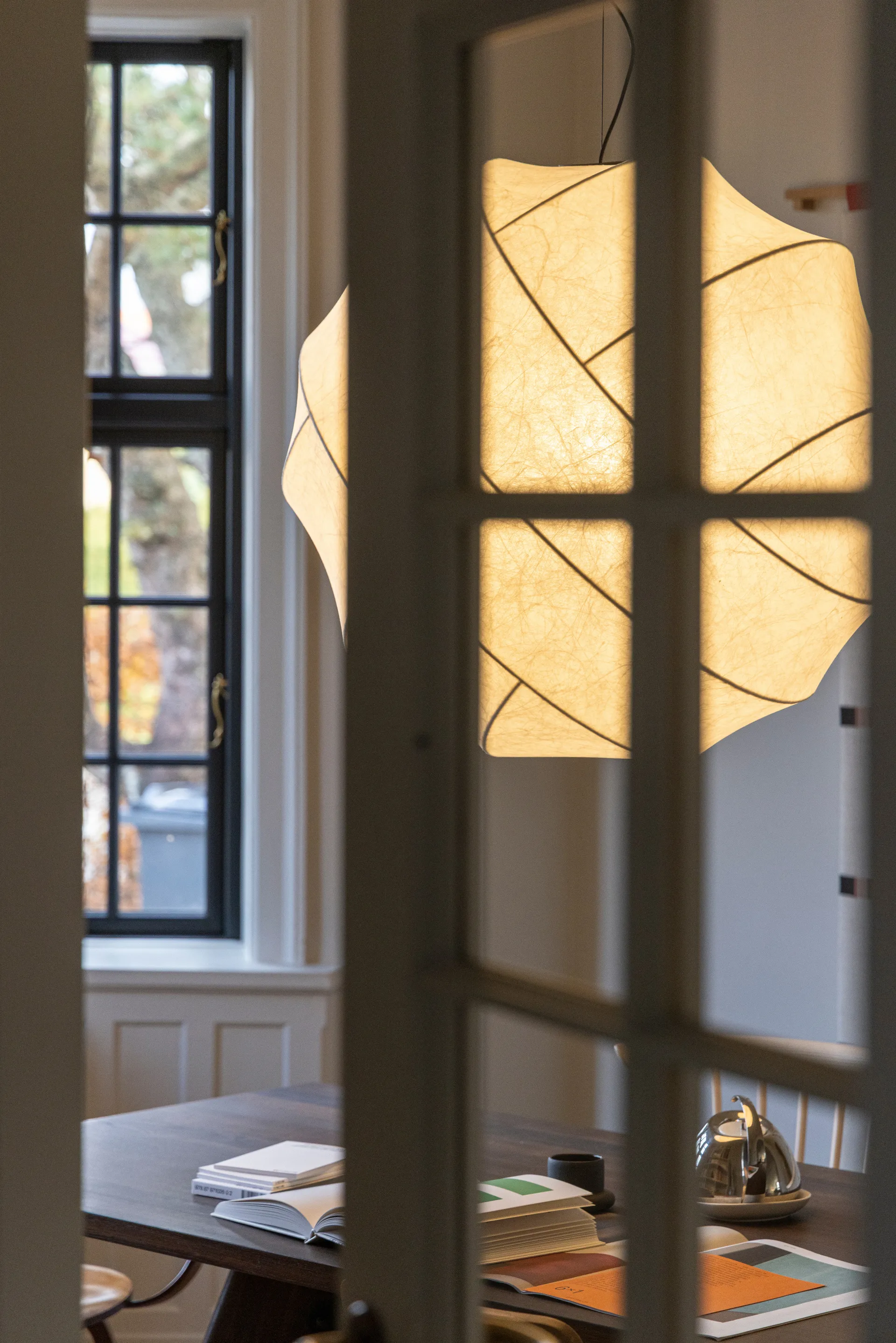 Turner 80 pendant, White Pholc