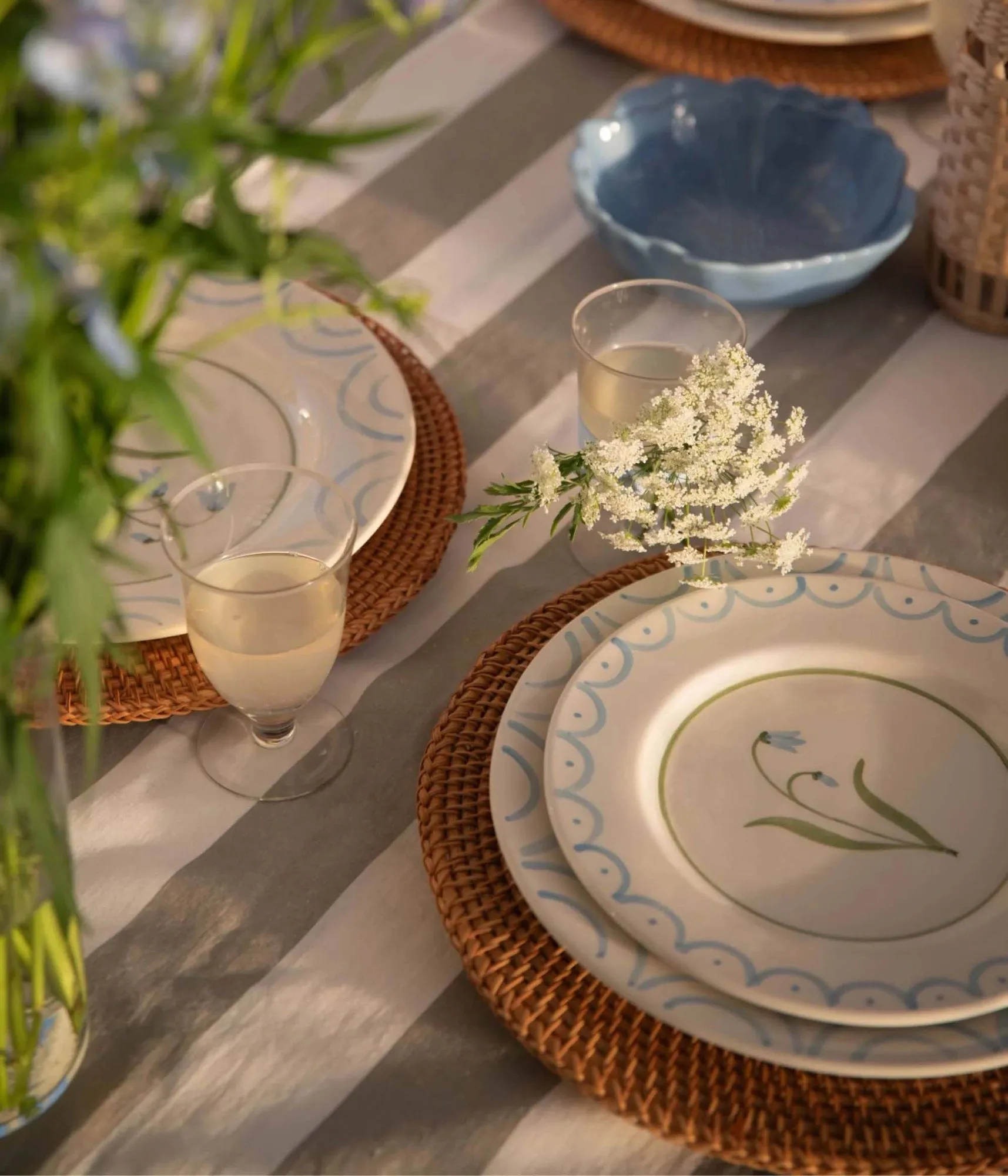 Cottage Flower plate, Light Blue, 28 cm Pick a Poppy