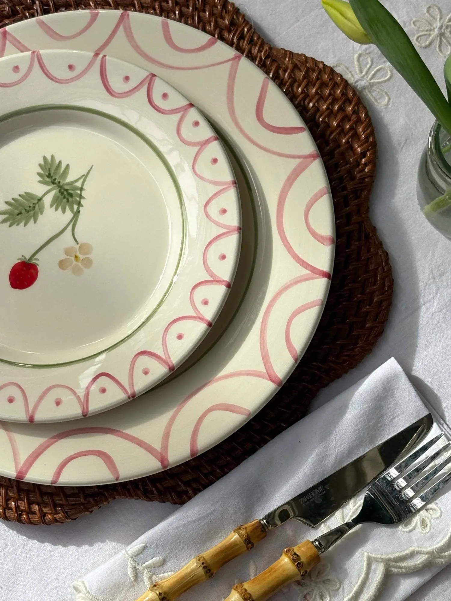 Cottage flower Wild Strawberry salad plate, Red, 22 cm Pick a Poppy