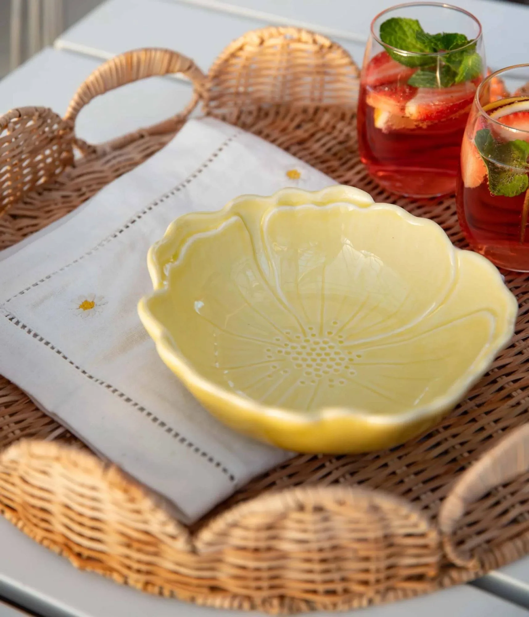 Round Scallop tray, Natural, 40 cm Pick a Poppy