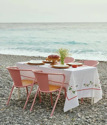 Wild Strawberry tablecloth - Red, 250x150 cm - Pick a Poppy