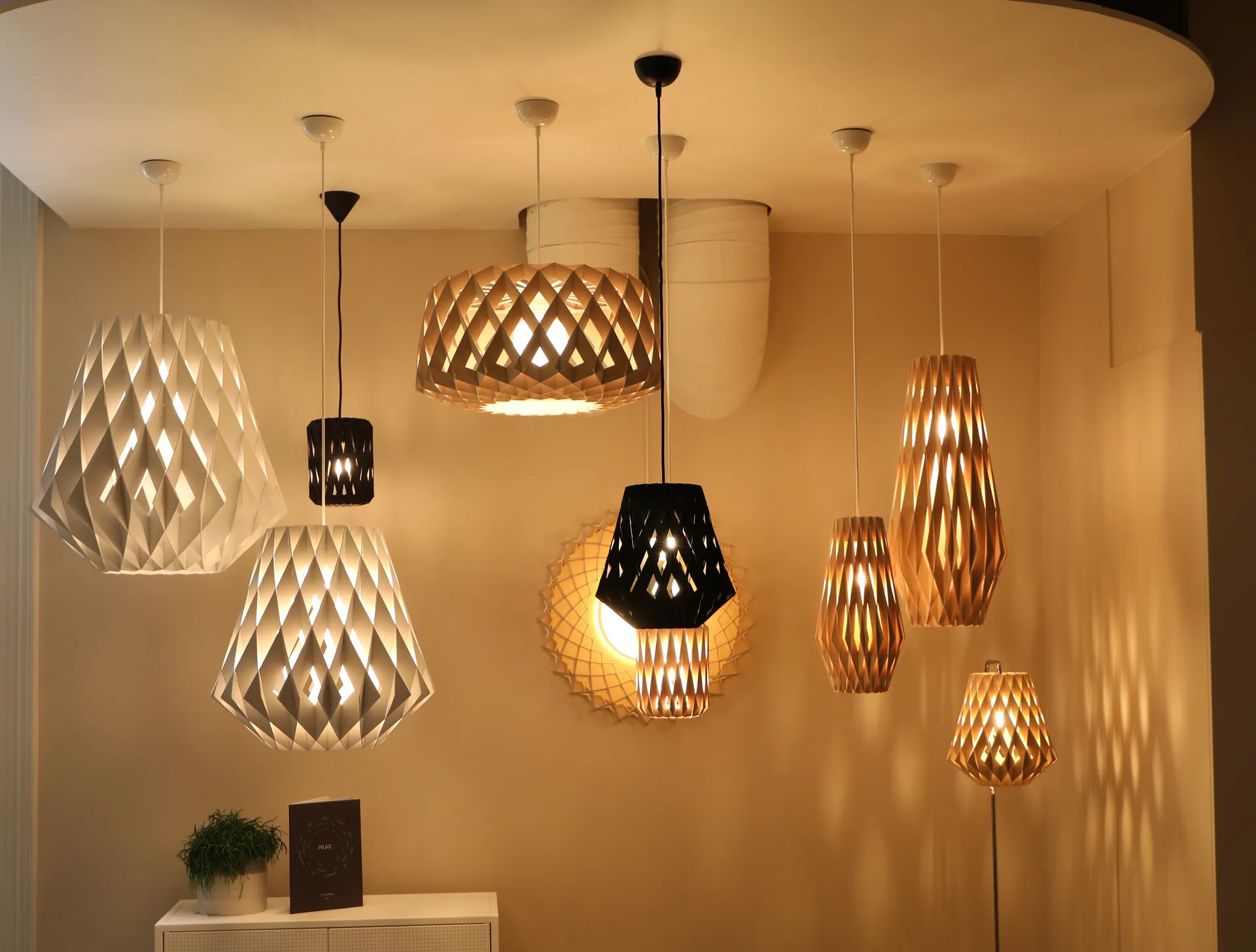 Pilke Signature pendant lamp Ø64 cm, birch Pilke