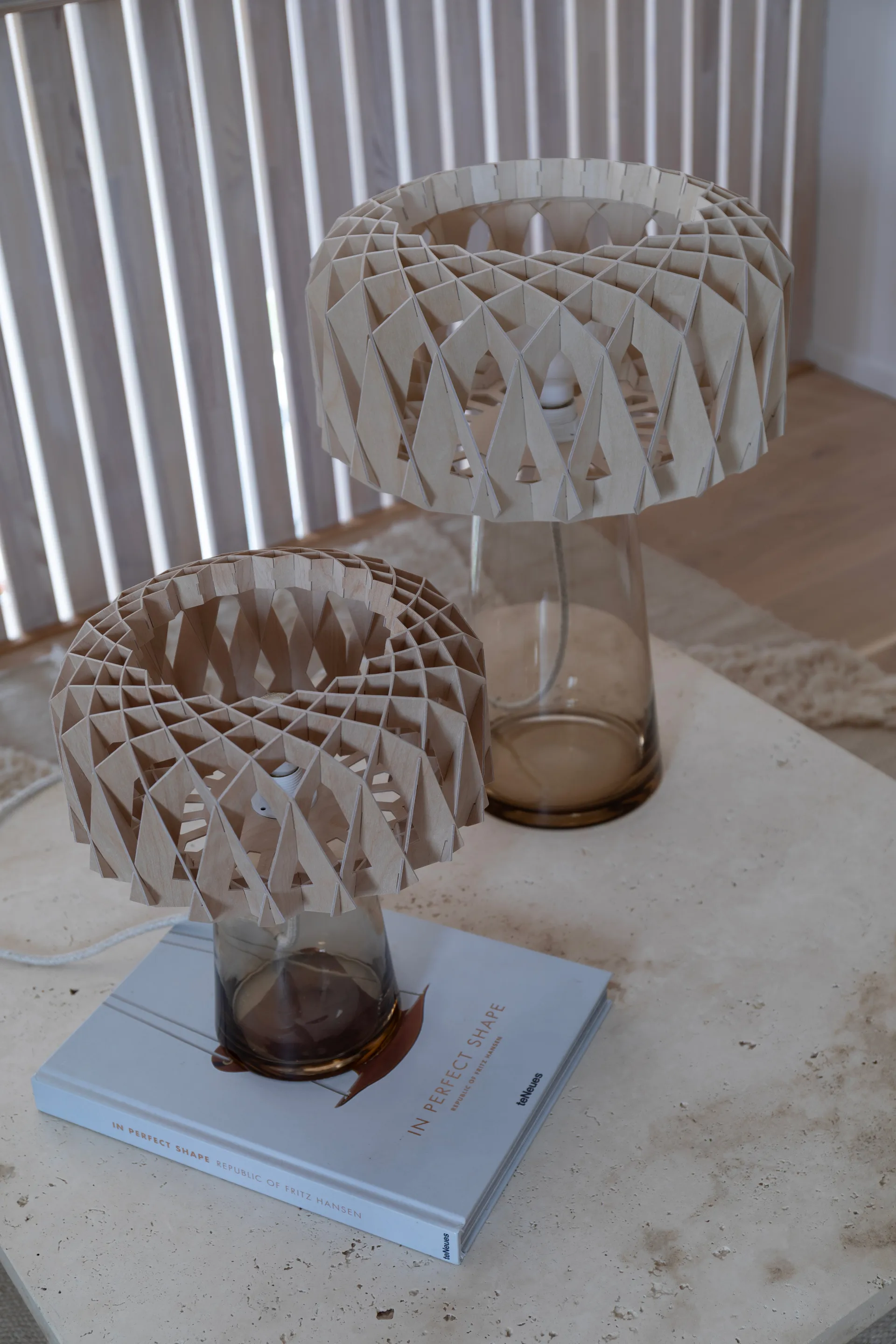 Signature 25 table lamp, Amber-birch, Ø28x34 cm Pilke