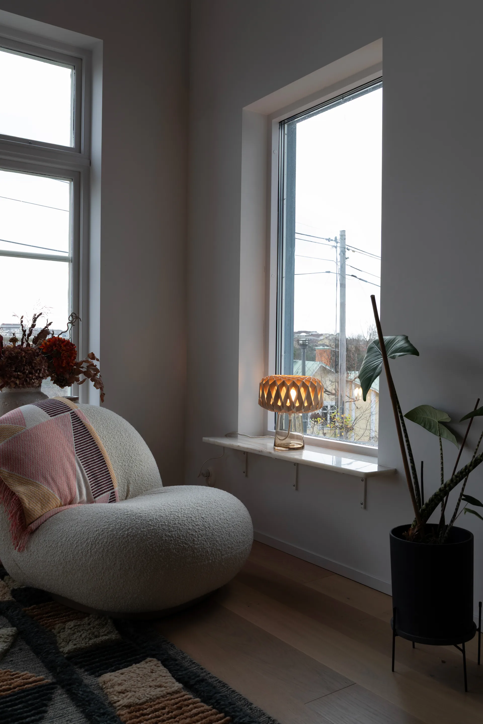 Signature 25 table lamp, Amber-birch, Ø28x34 cm Pilke