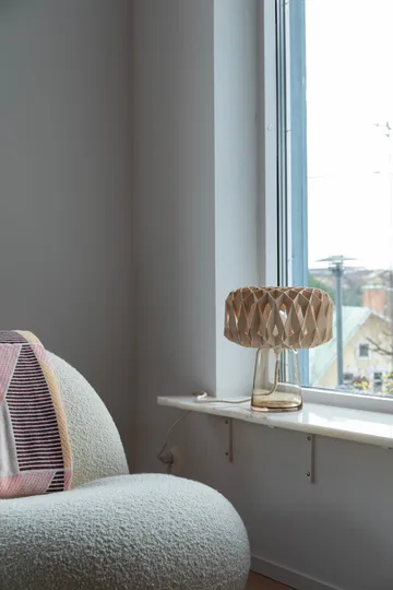 Signature 25 table lamp - Amber-birch, Ø28x34 cm - Pilke