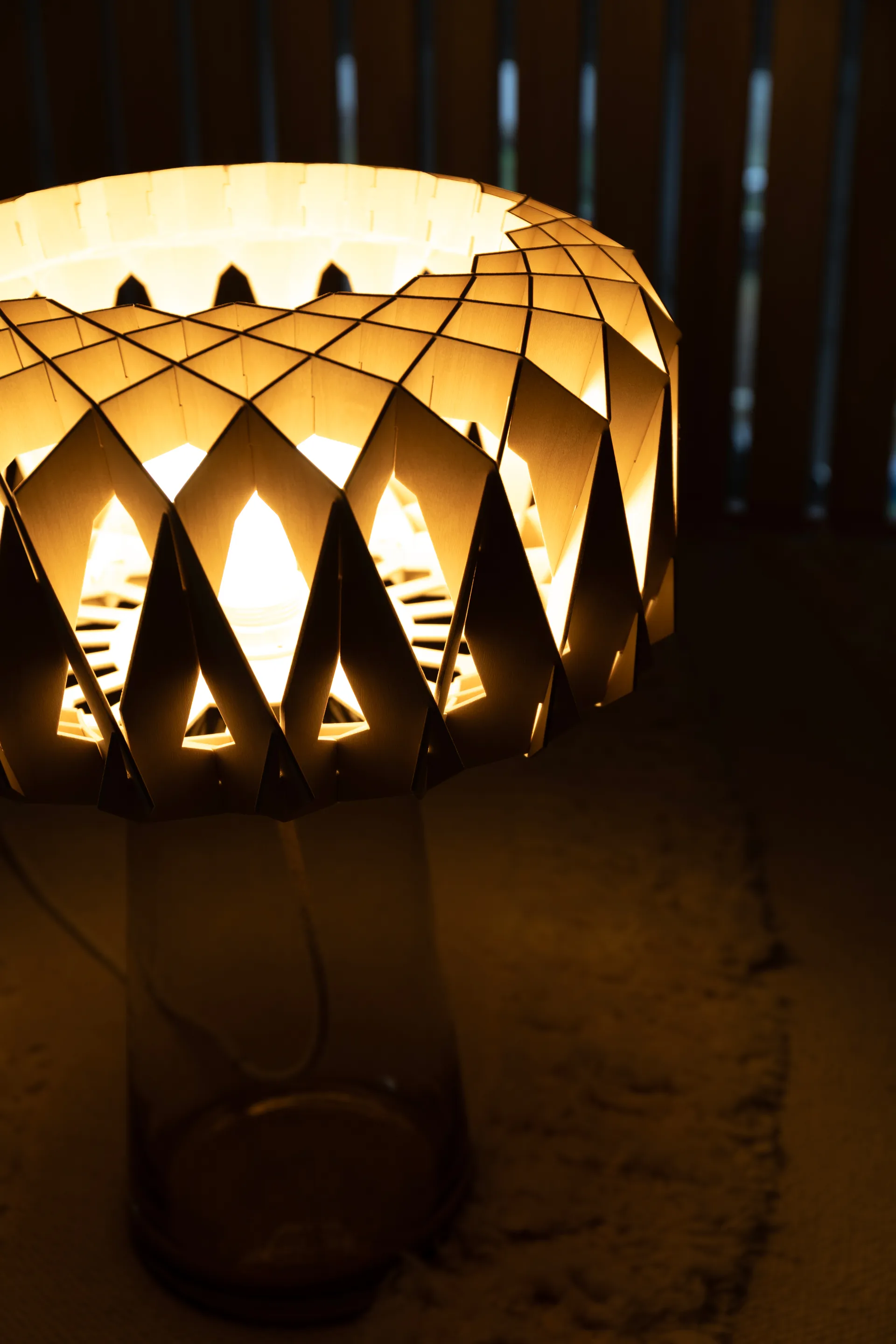 Signature 35 table lamp, Amber-birch, Ø36.5x53 cm Pilke